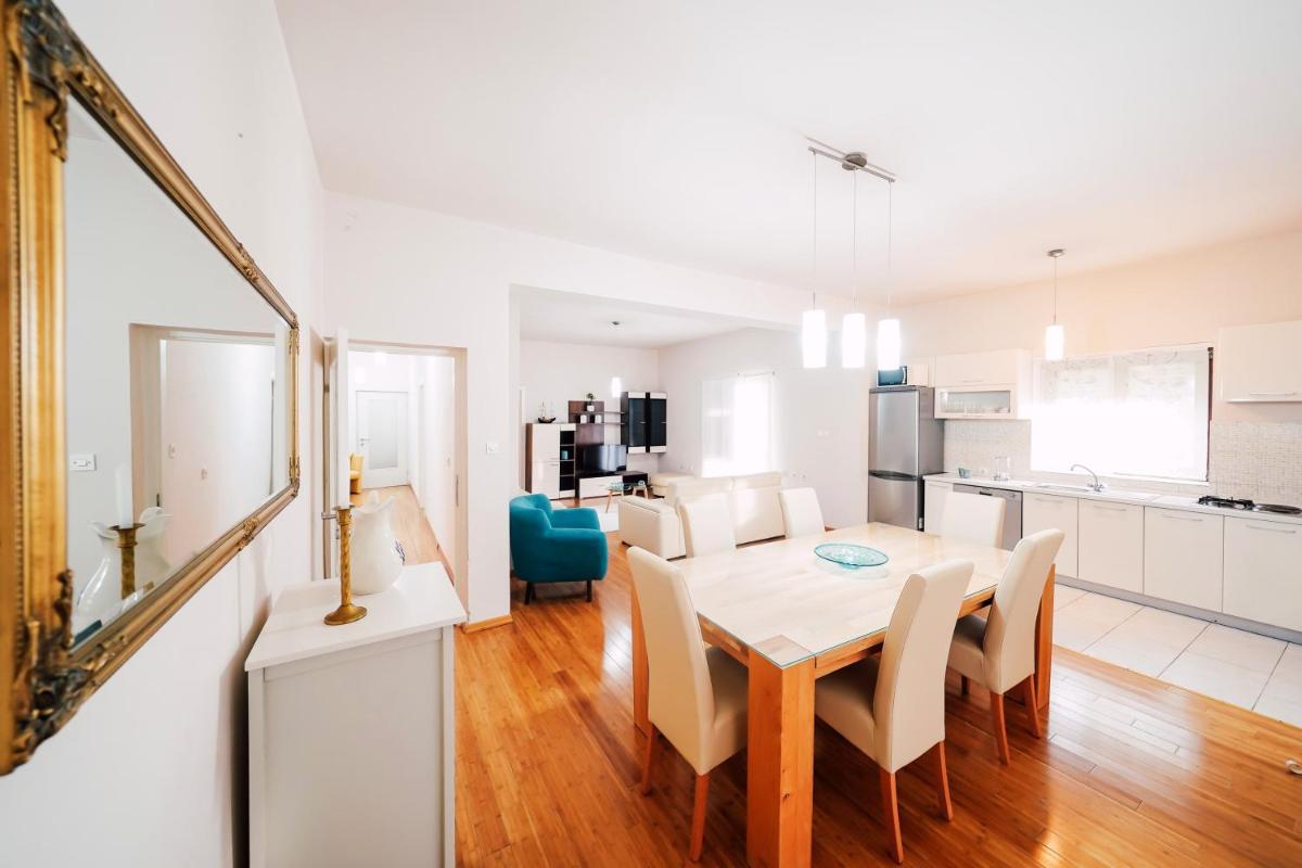 3 bedrooms appartement at Ljubac 300 m away from the beach with sea view shared pool and furnished garden