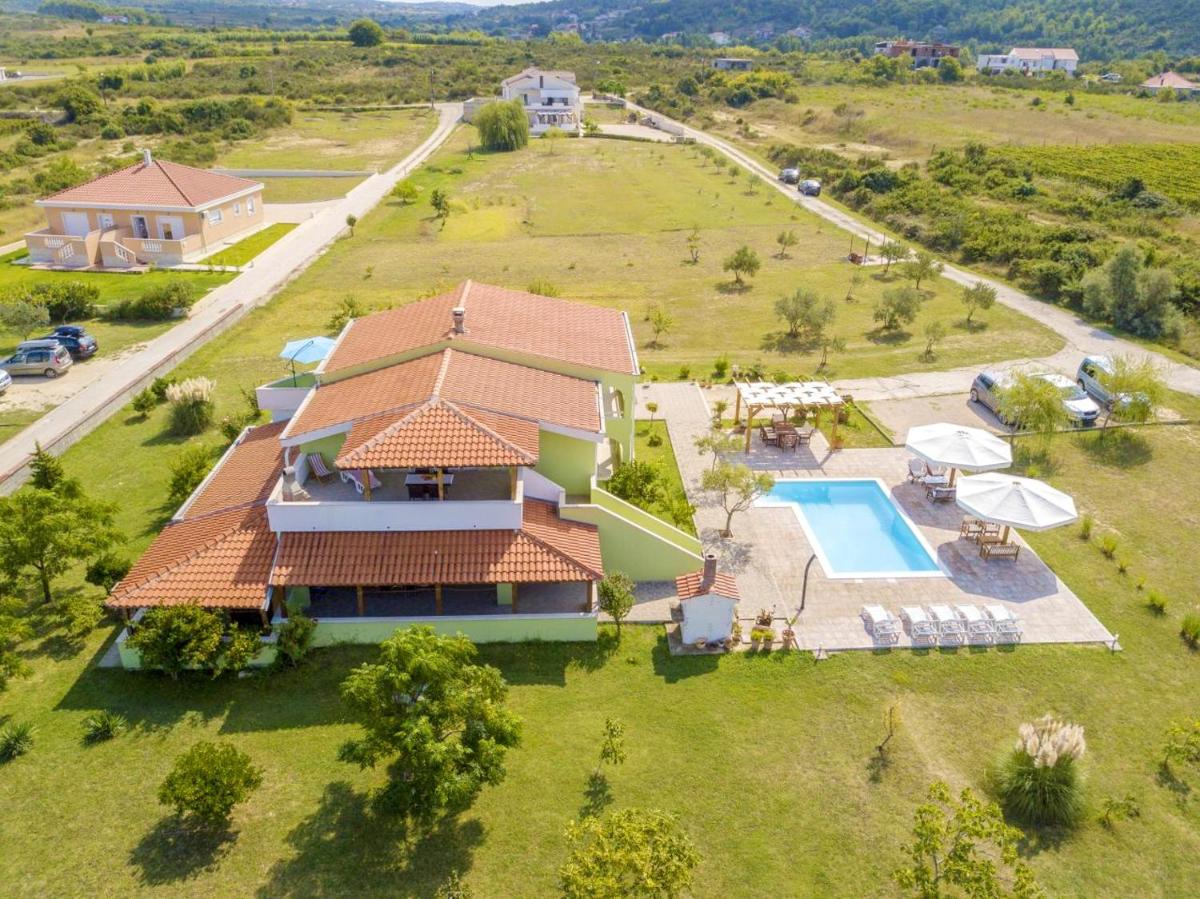 3 bedrooms appartement at Ljubac 300 m away from the beach with sea view shared pool and furnished garden