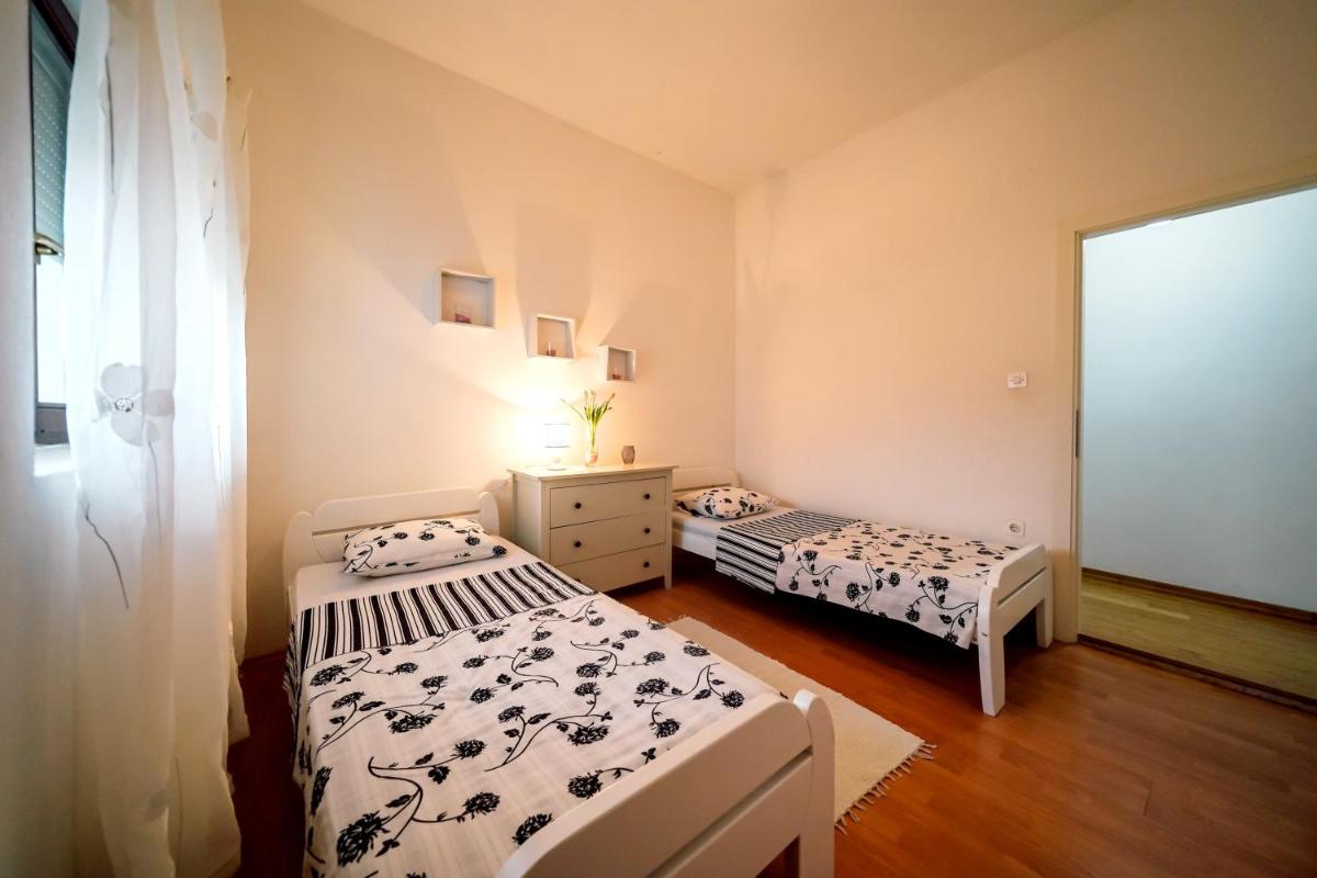 3 bedrooms appartement at Ljubac 300 m away from the beach with sea view shared pool and furnished garden