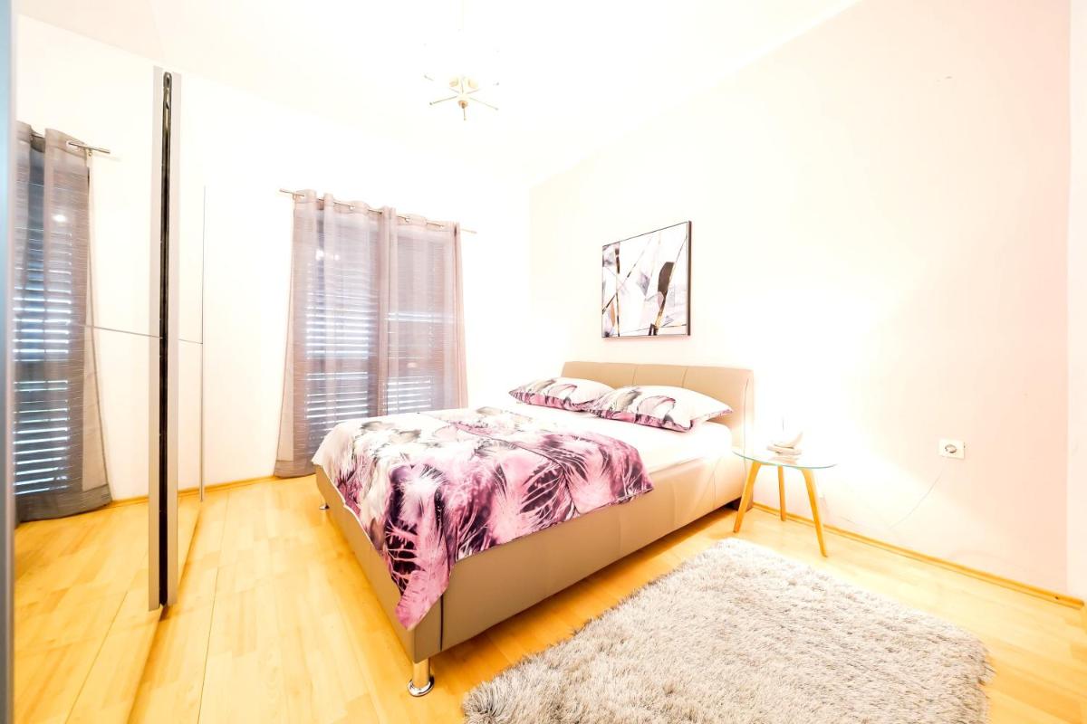 3 bedrooms appartement at Ljubac 300 m away from the beach with sea view shared pool and furnished garden