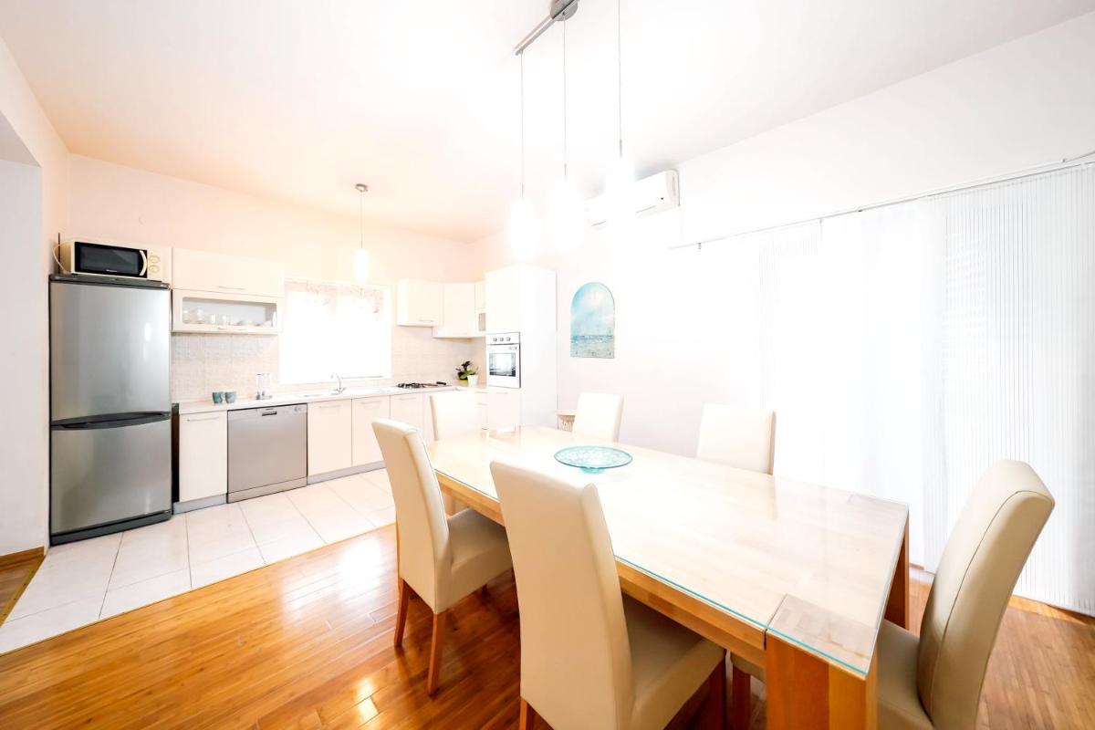 3 bedrooms appartement at Ljubac 300 m away from the beach with sea view shared pool and furnished garden