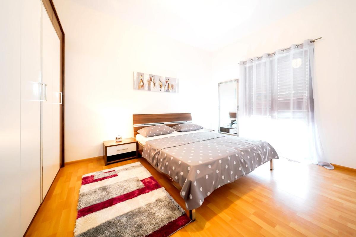 3 bedrooms appartement at Ljubac 300 m away from the beach with sea view shared pool and furnished garden
