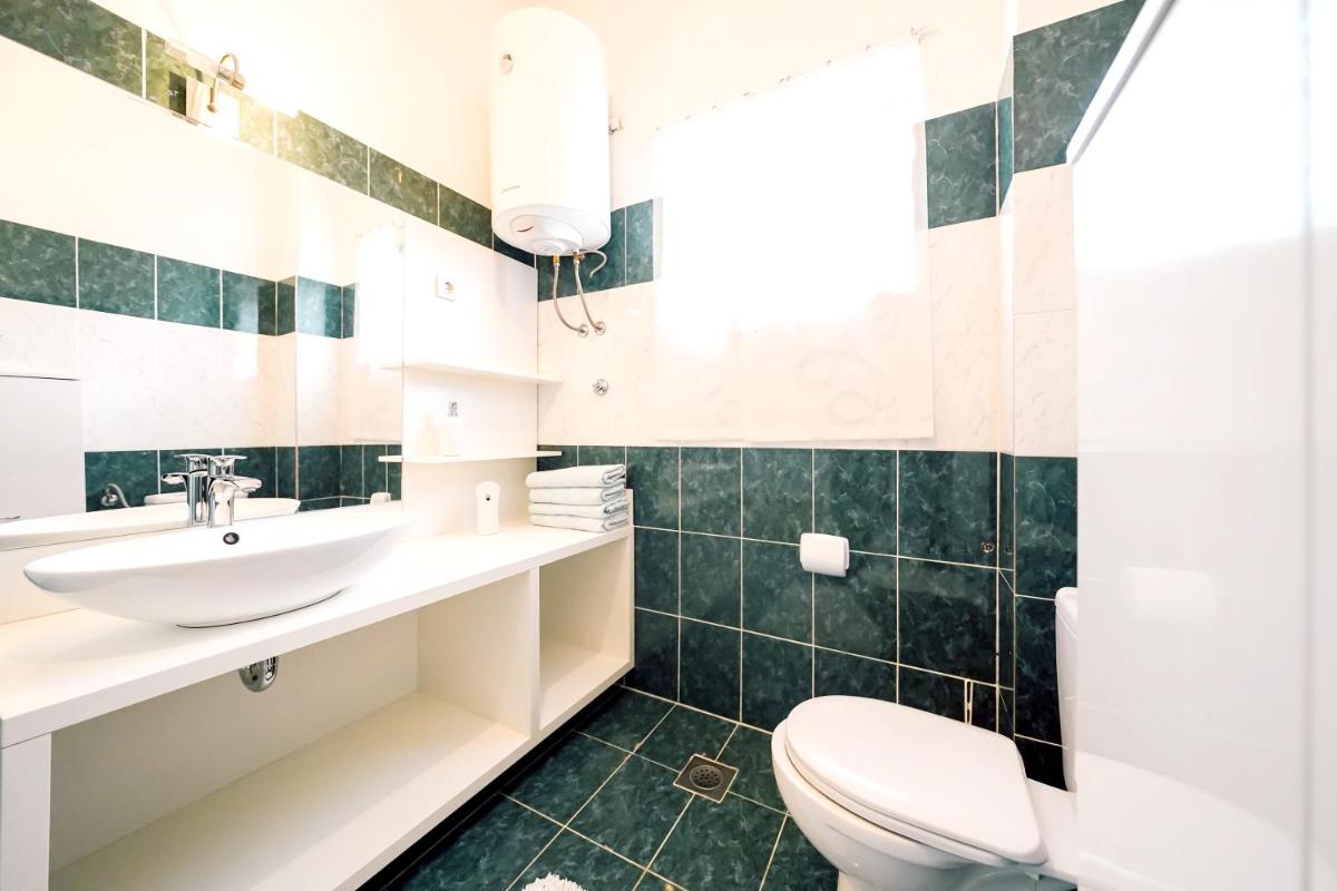 3 bedrooms appartement at Ljubac 300 m away from the beach with sea view shared pool and furnished garden