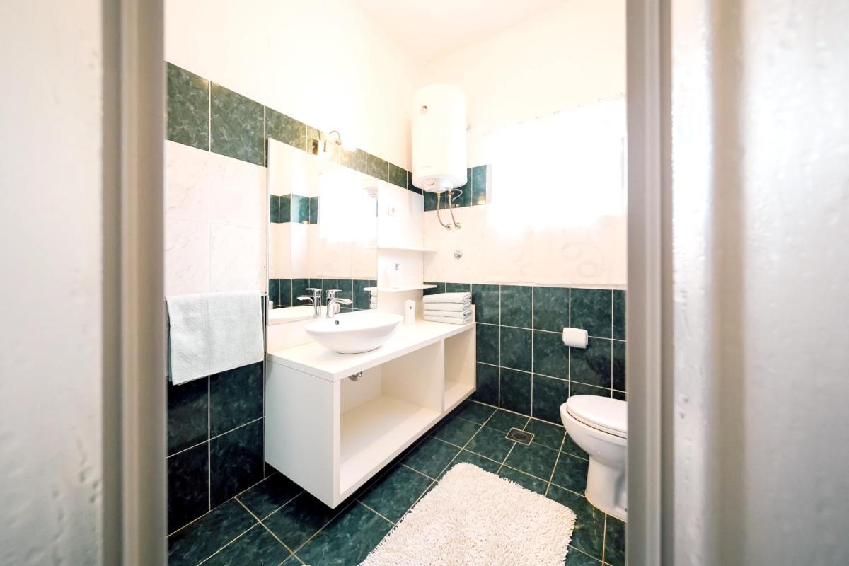 3 bedrooms appartement at Ljubac 300 m away from the beach with sea view shared pool and furnished garden