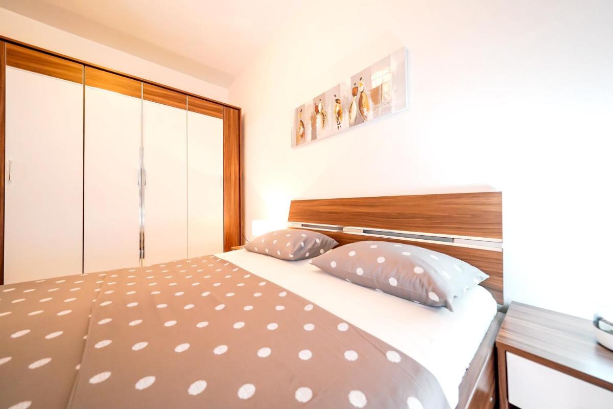 3 bedrooms appartement at Ljubac 300 m away from the beach with sea view shared pool and furnished garden