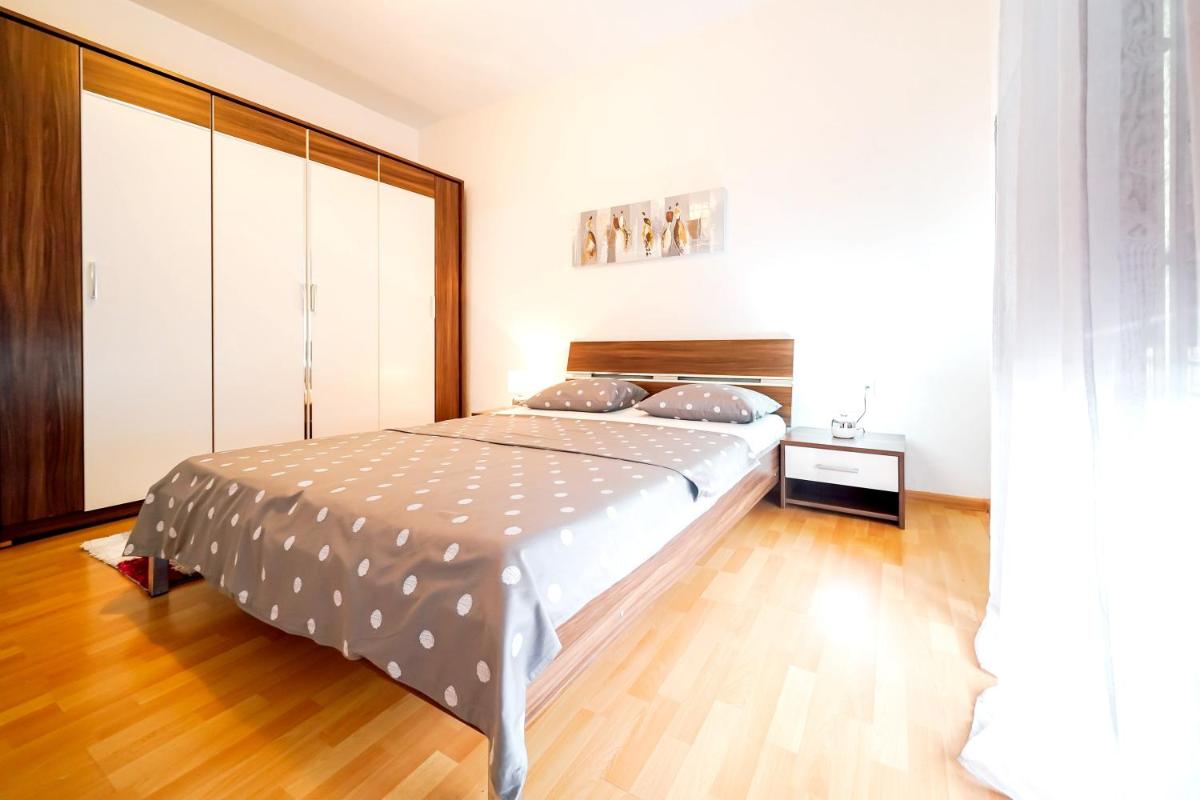 3 bedrooms appartement at Ljubac 300 m away from the beach with sea view shared pool and furnished garden