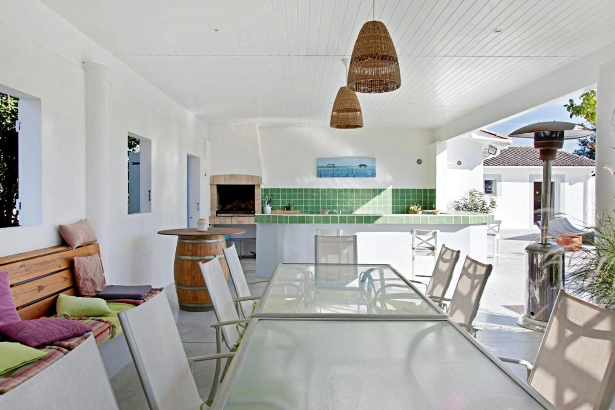 Villa de 6 chambres avec piscine privee jacuzzi et jardin clos a Saint Germain d'Esteuil view 5