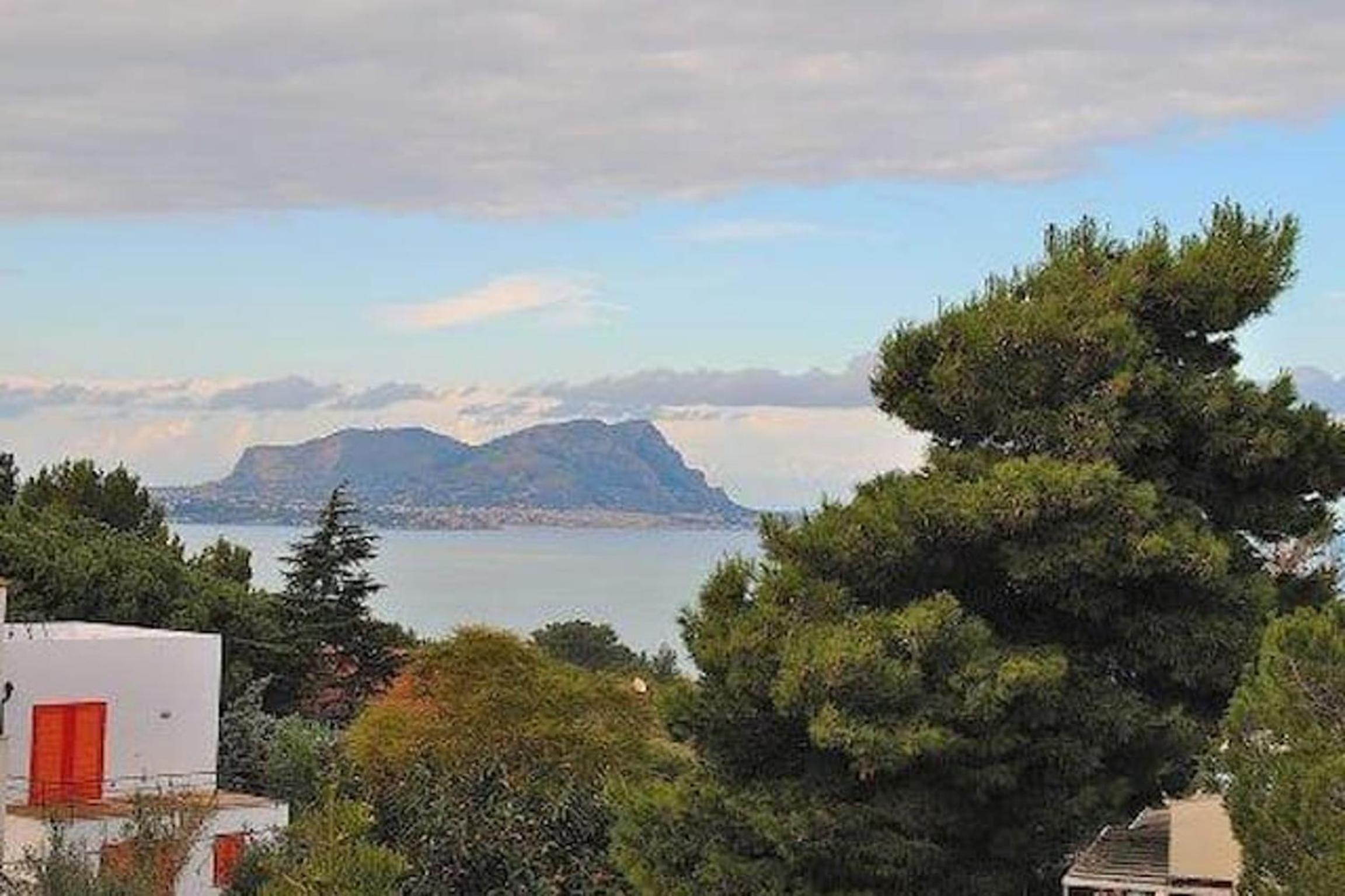 Spacious Villa in Altavilla Milicia with Private Pool
