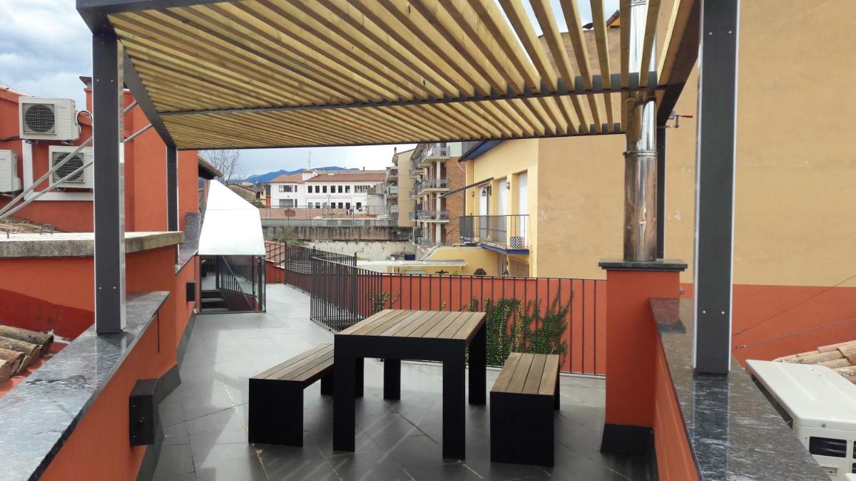 One bedroom appartement with furnished terrace and wifi at Olot view 3
