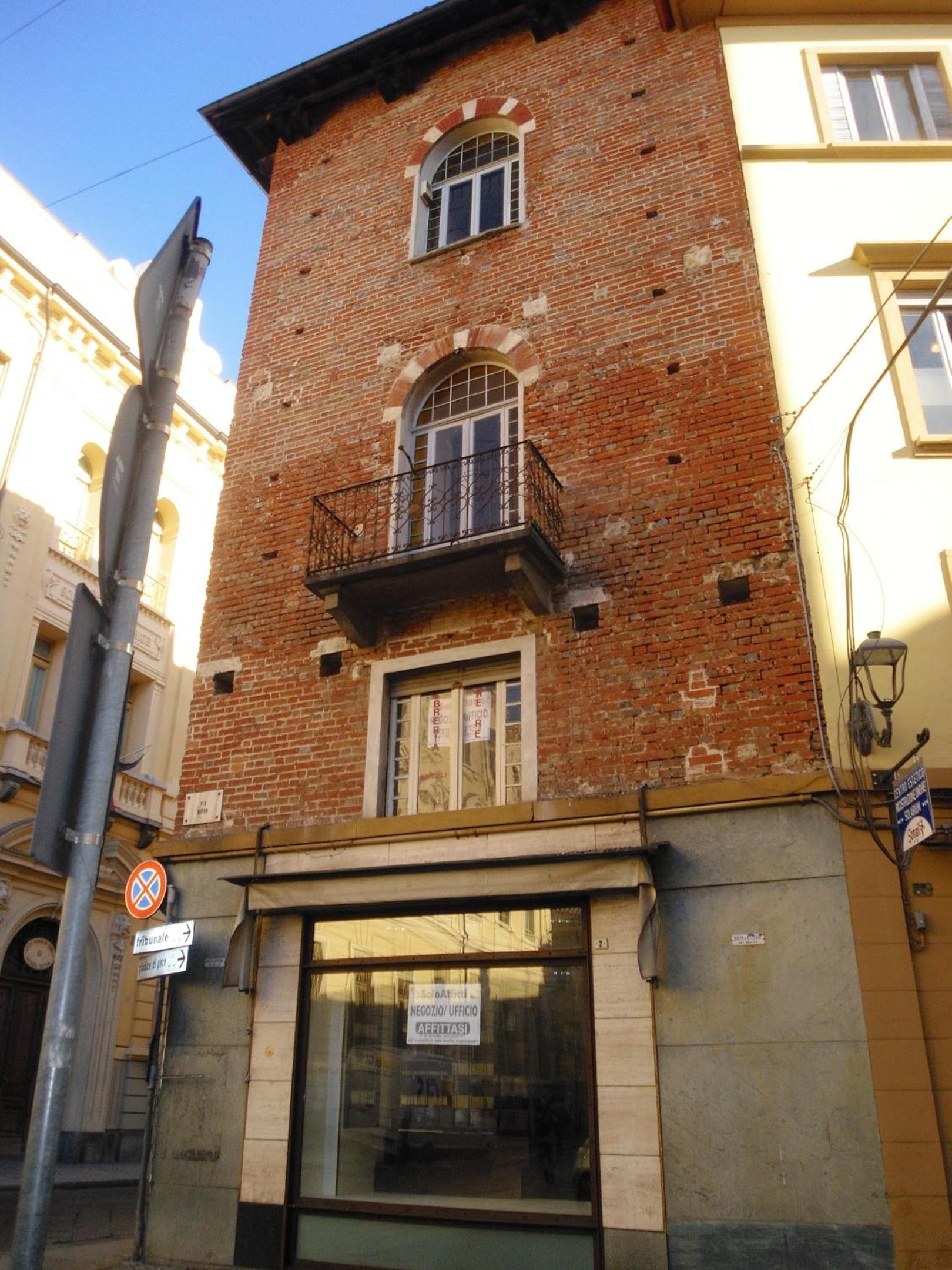 "Charming apartment in Asti centre 40 sqm balcony" view 2