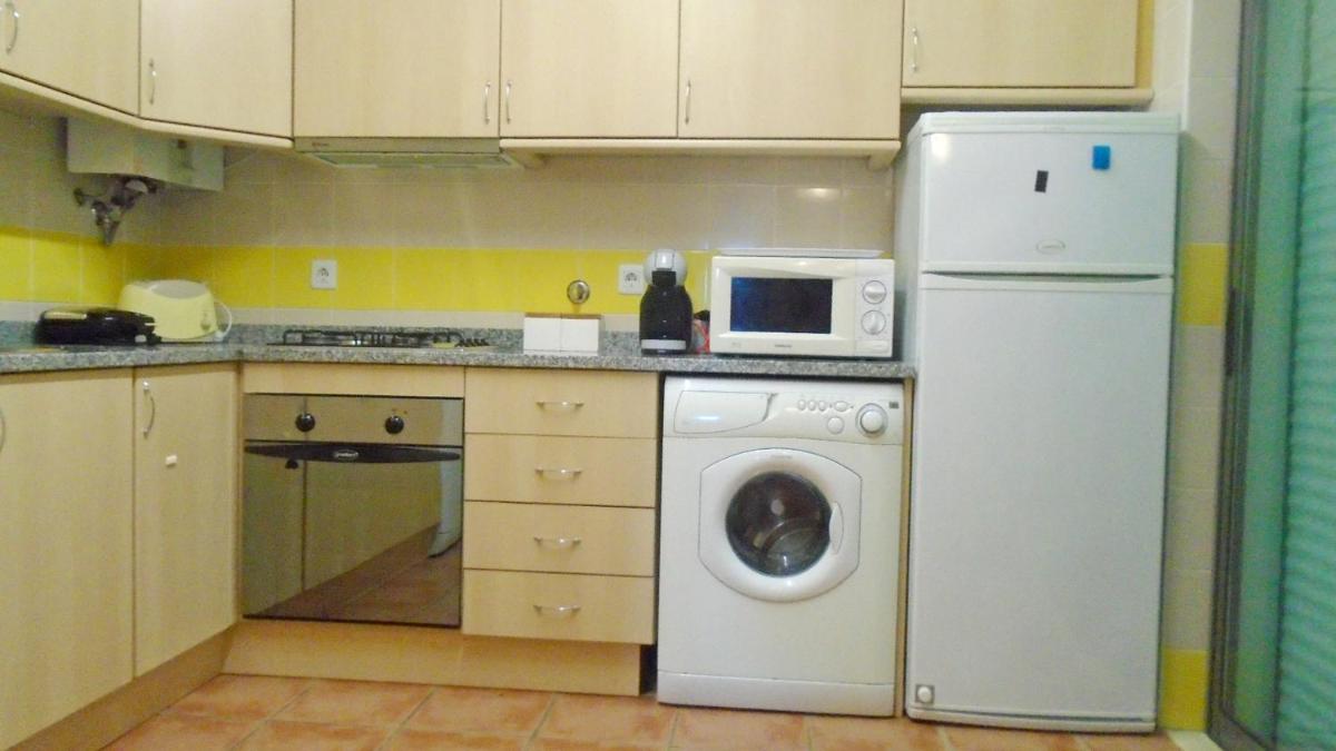 3 bedrooms house with shared pool enclosed garden and wifi at Albufeira view 3