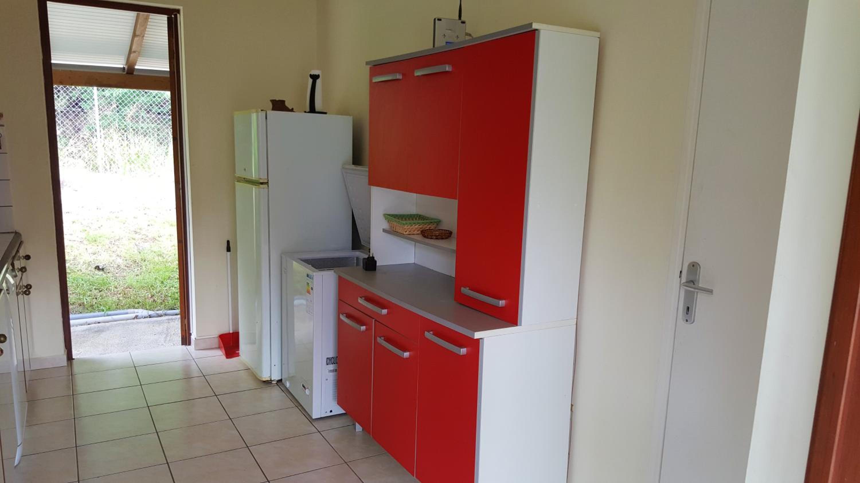 Maison confortable a Deshaies avec jardin clos view 2