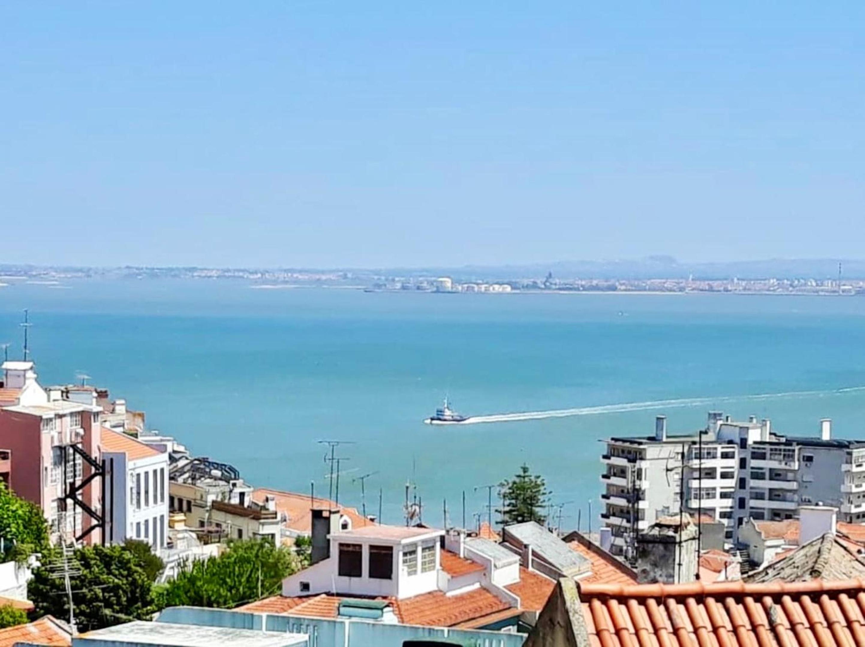 Cozy apartment in Lisbon 50 m² sea view view 5