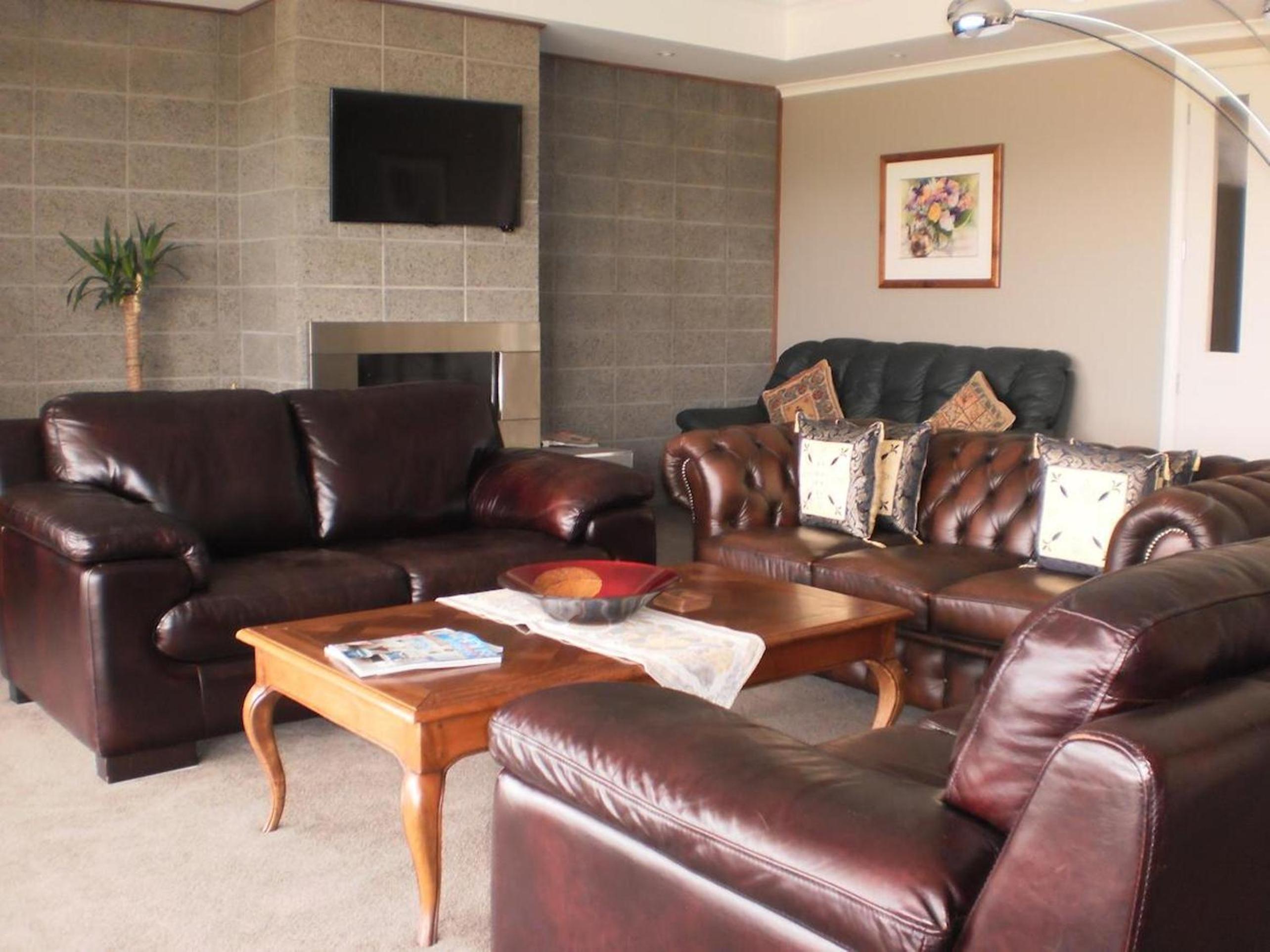 Ribbonwood Country House