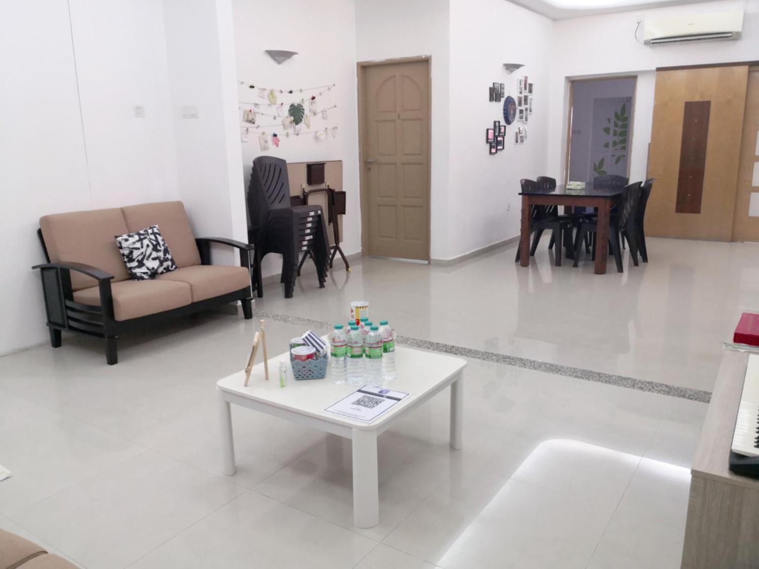 PARTY HAUS 7 bedrooms 8 toilets