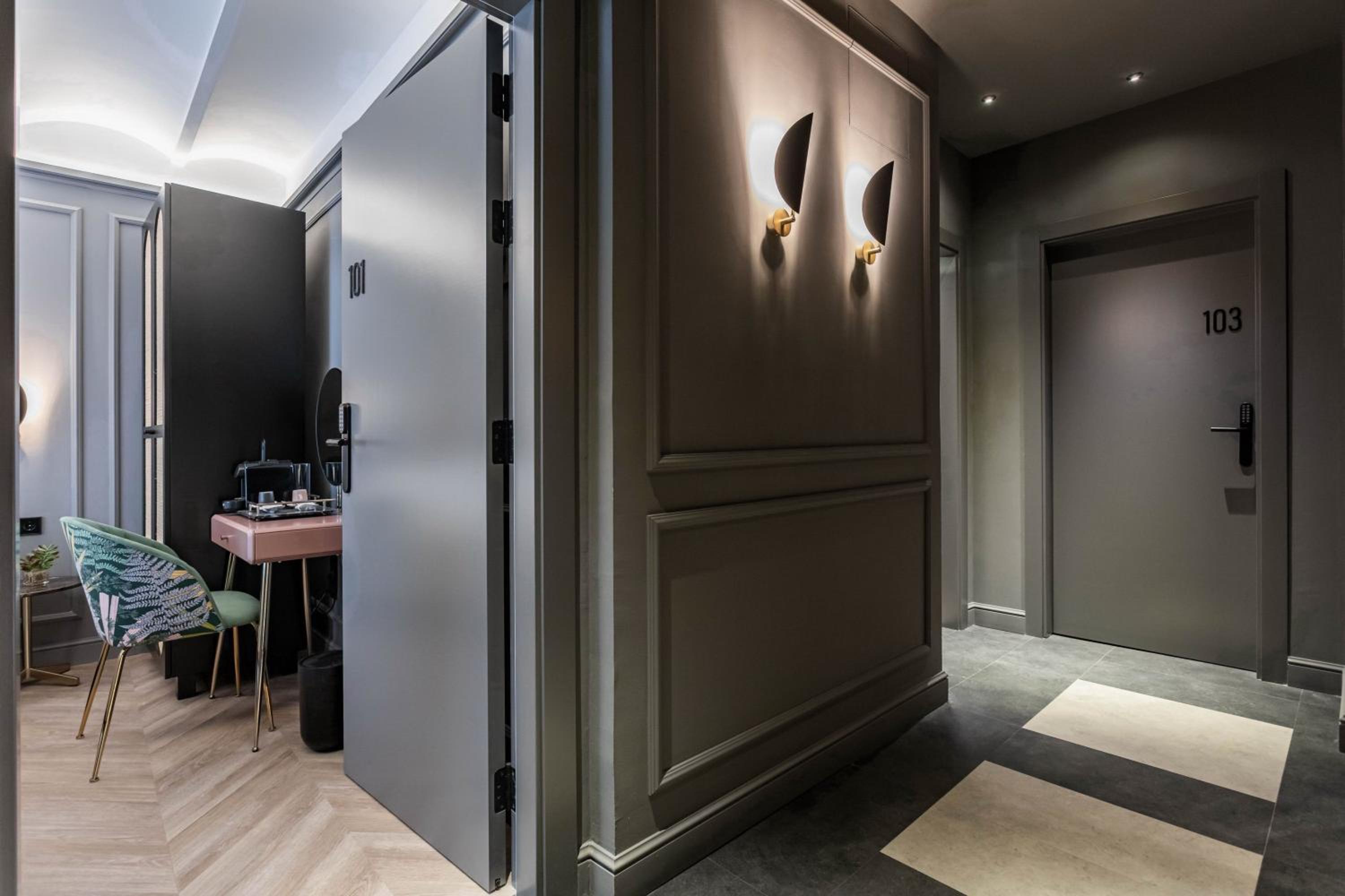 hotel room