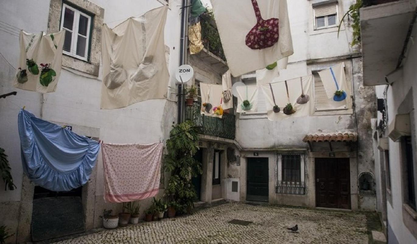 Best Terrace River View Apt in Alfama