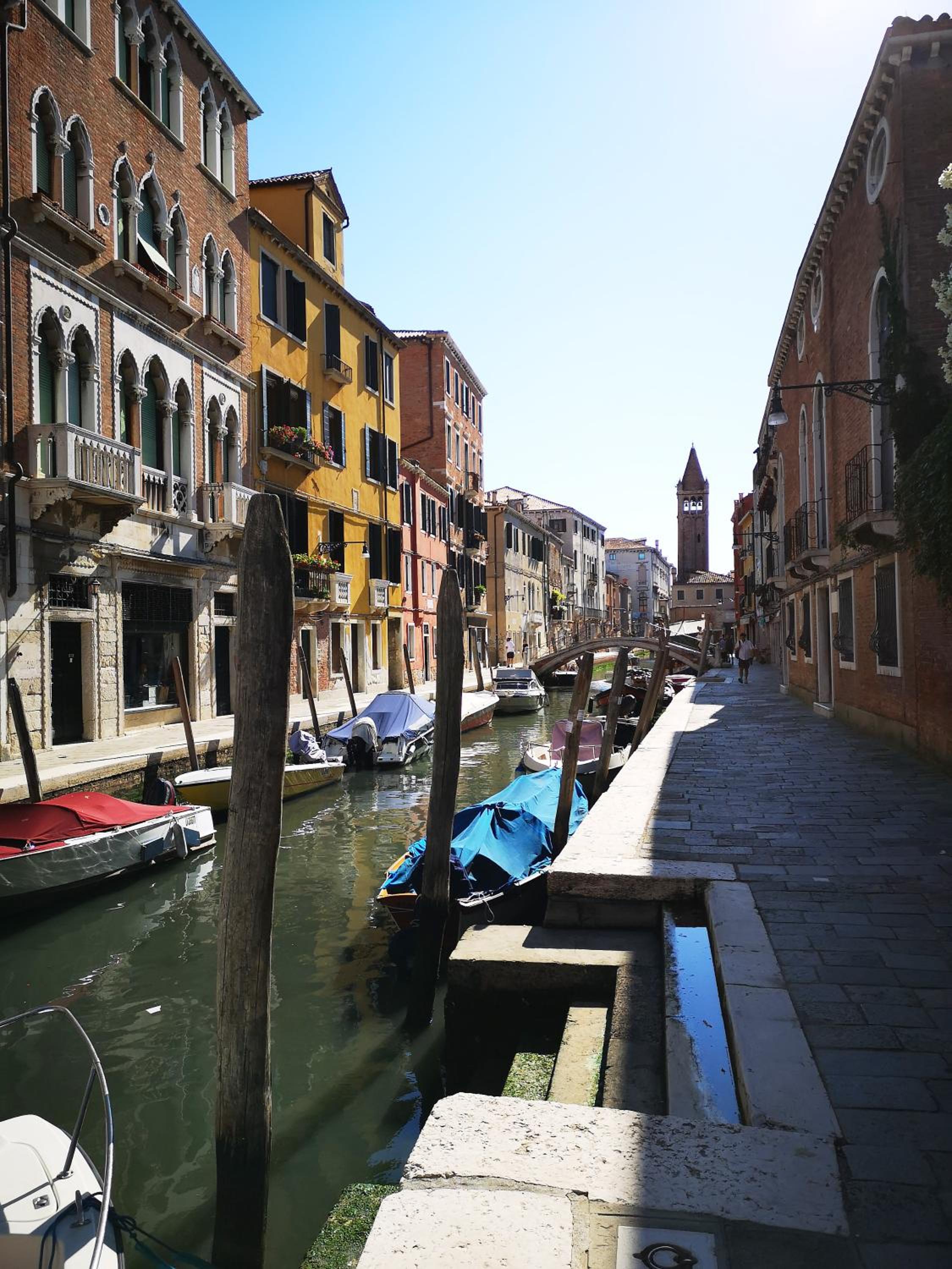 GORGEOUS VENETIAN APARTMENT WITH CANAL VIEW