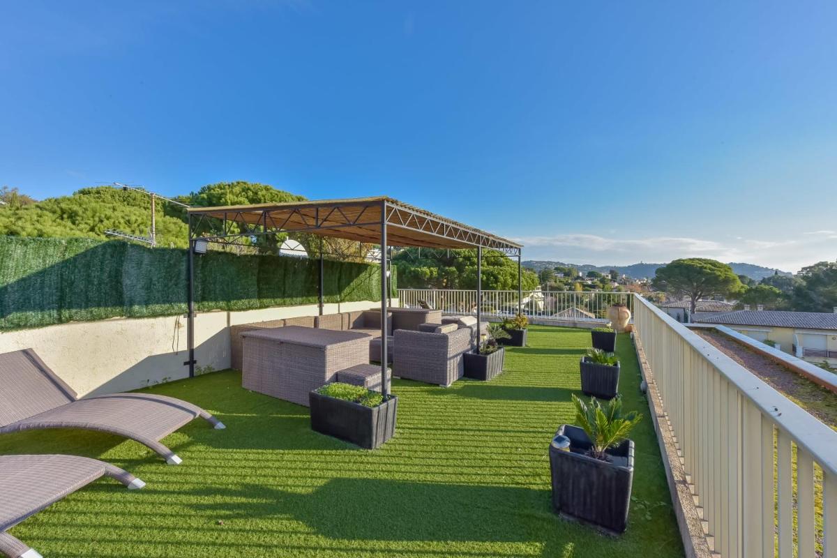 SERRENDY ROOFTOP TERRACE in residential property WITH POOL & SEA VIEW ! view 4