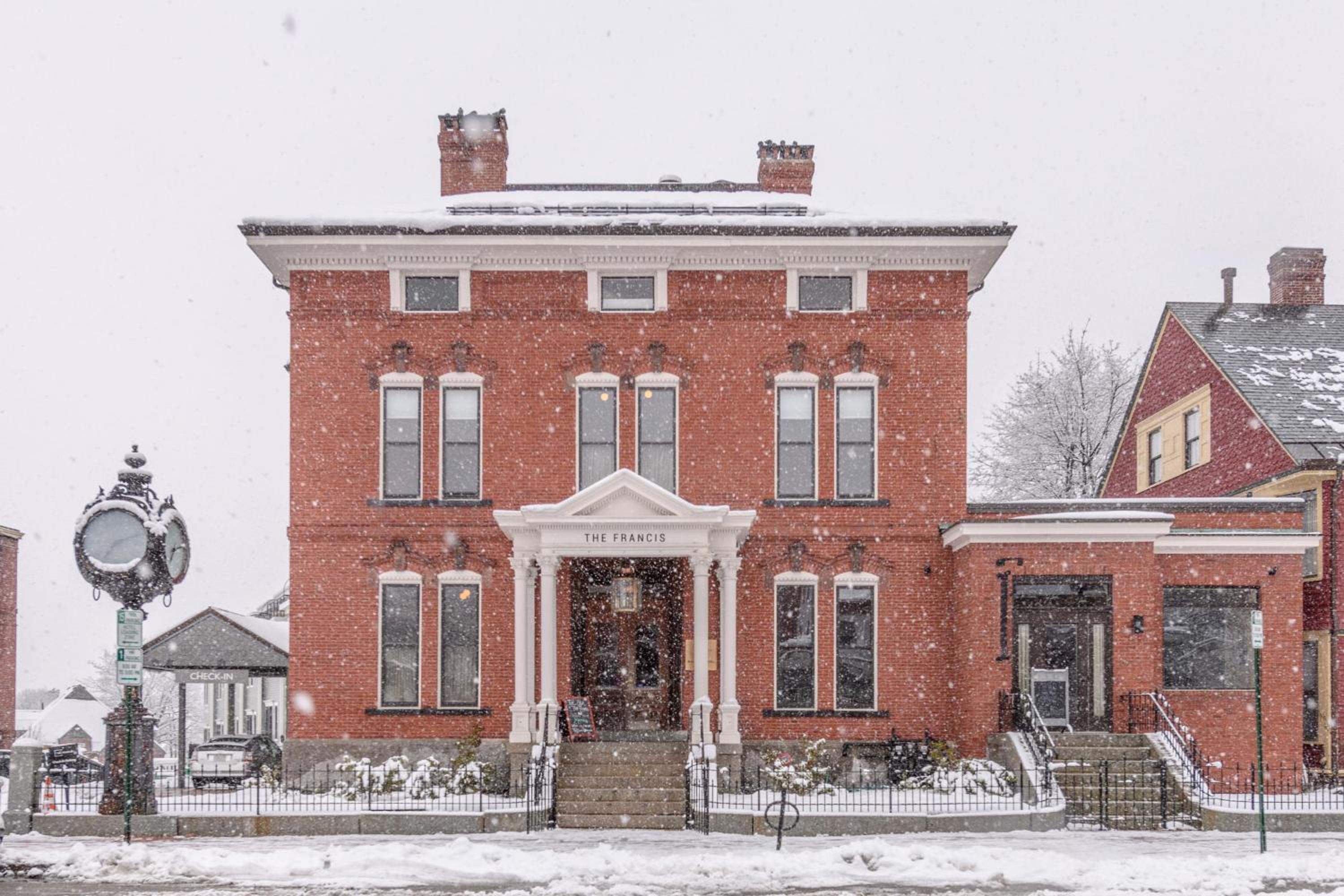 Portland Vacations - The Francis Hotel - Property Image 12