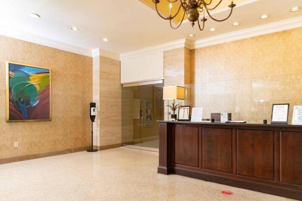 P8G Remodel 2BR/2BA downtown ATL-Parking & Balcony view 2