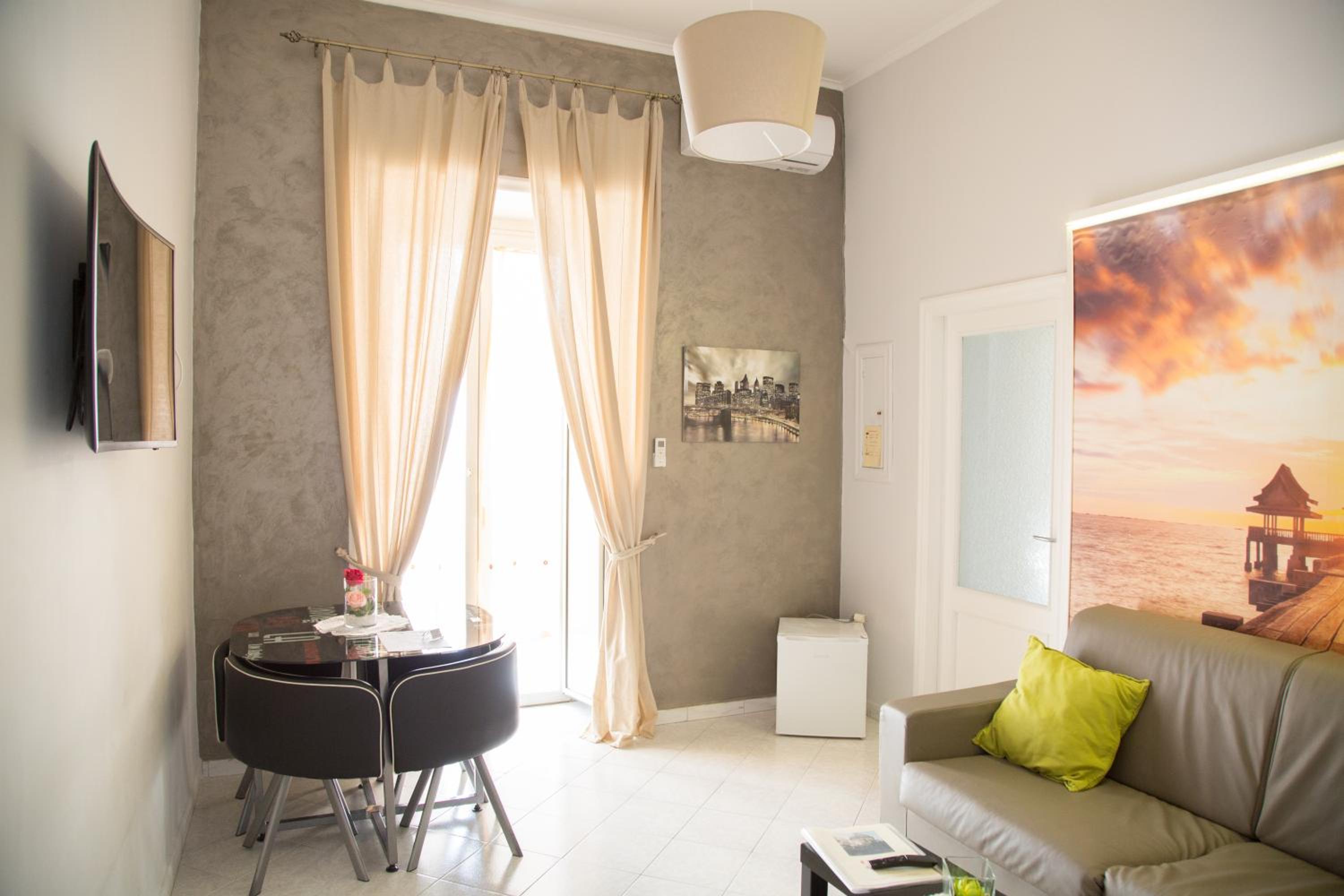 Chiaia Suites