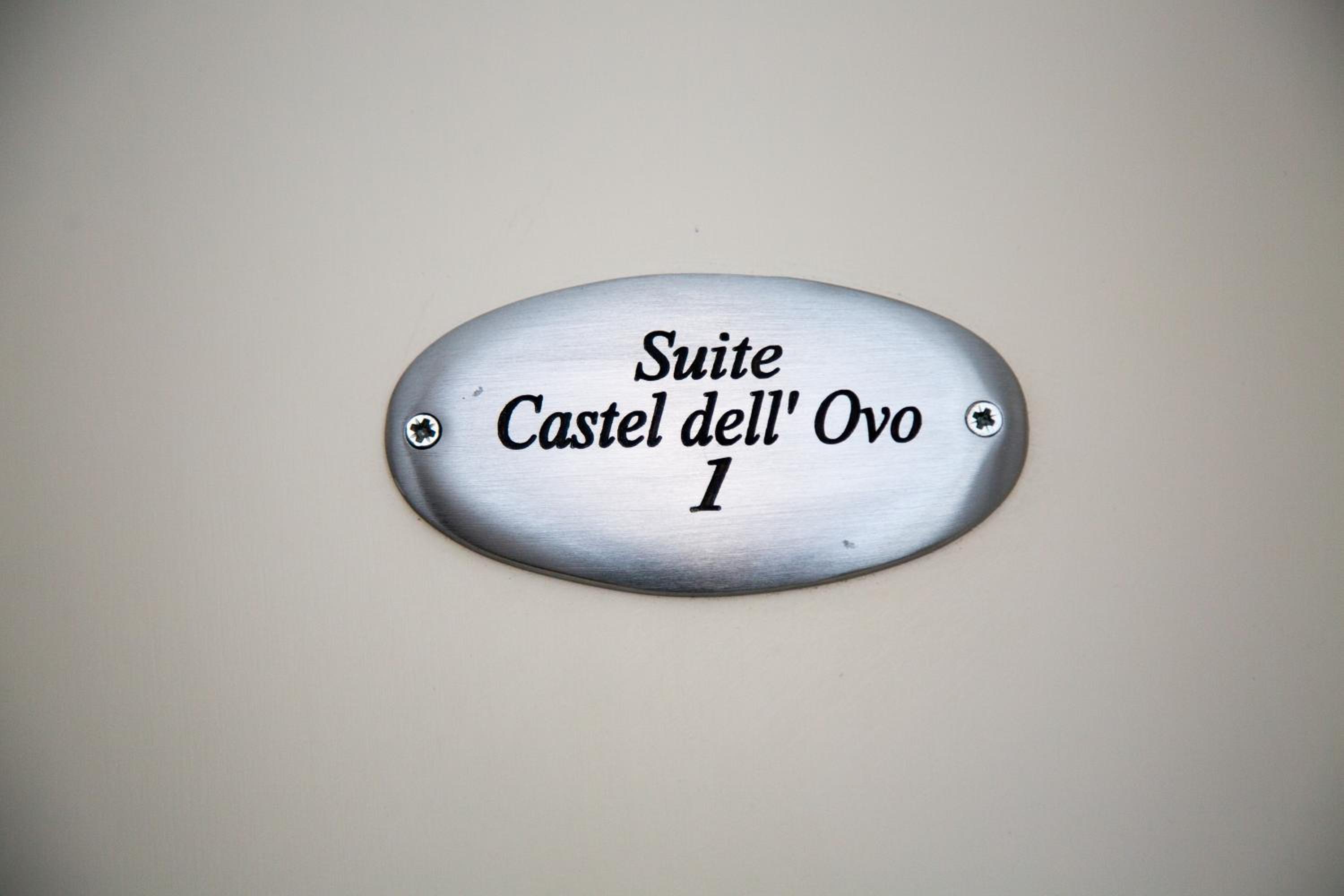 Chiaia Suites