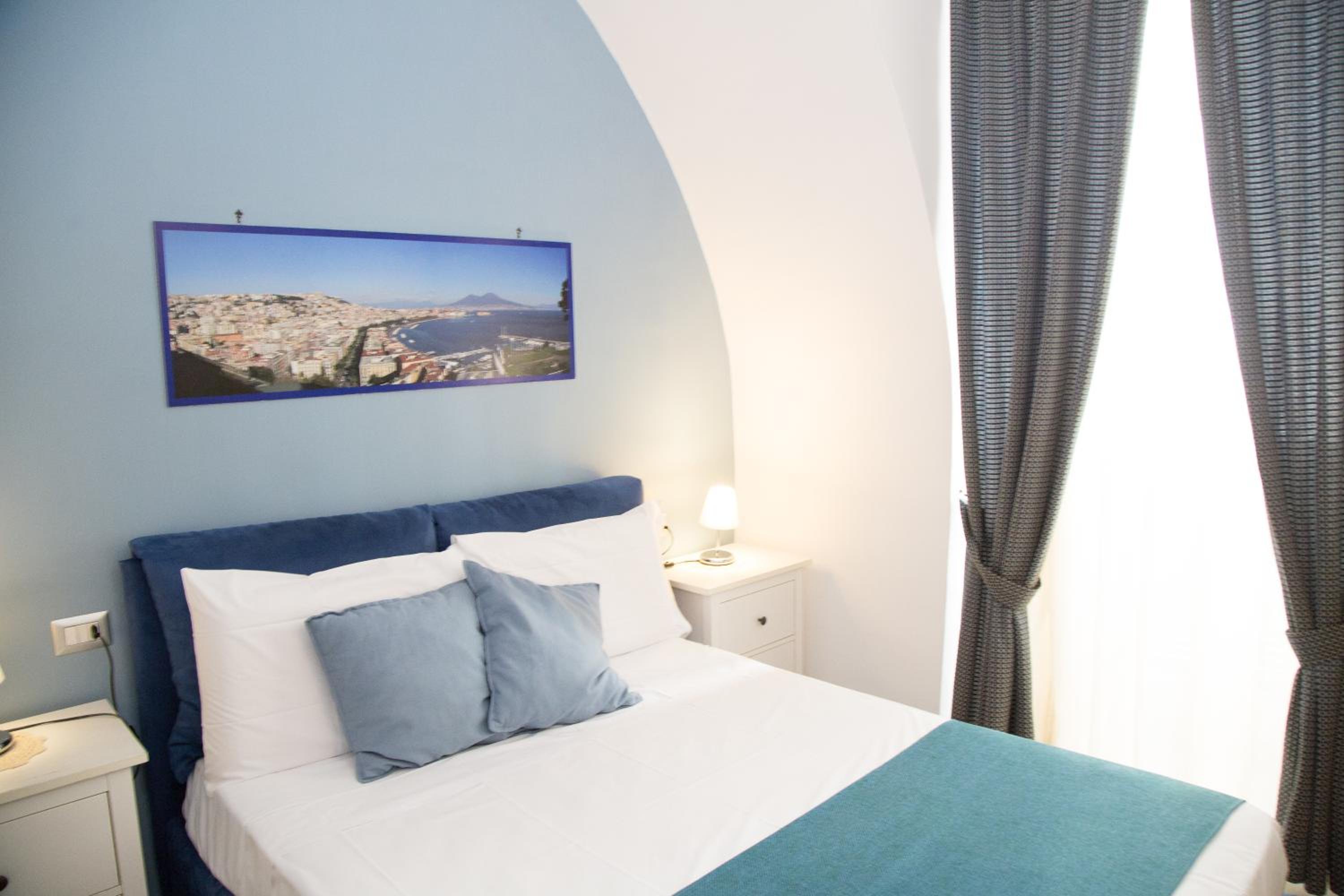 Chiaia Suites