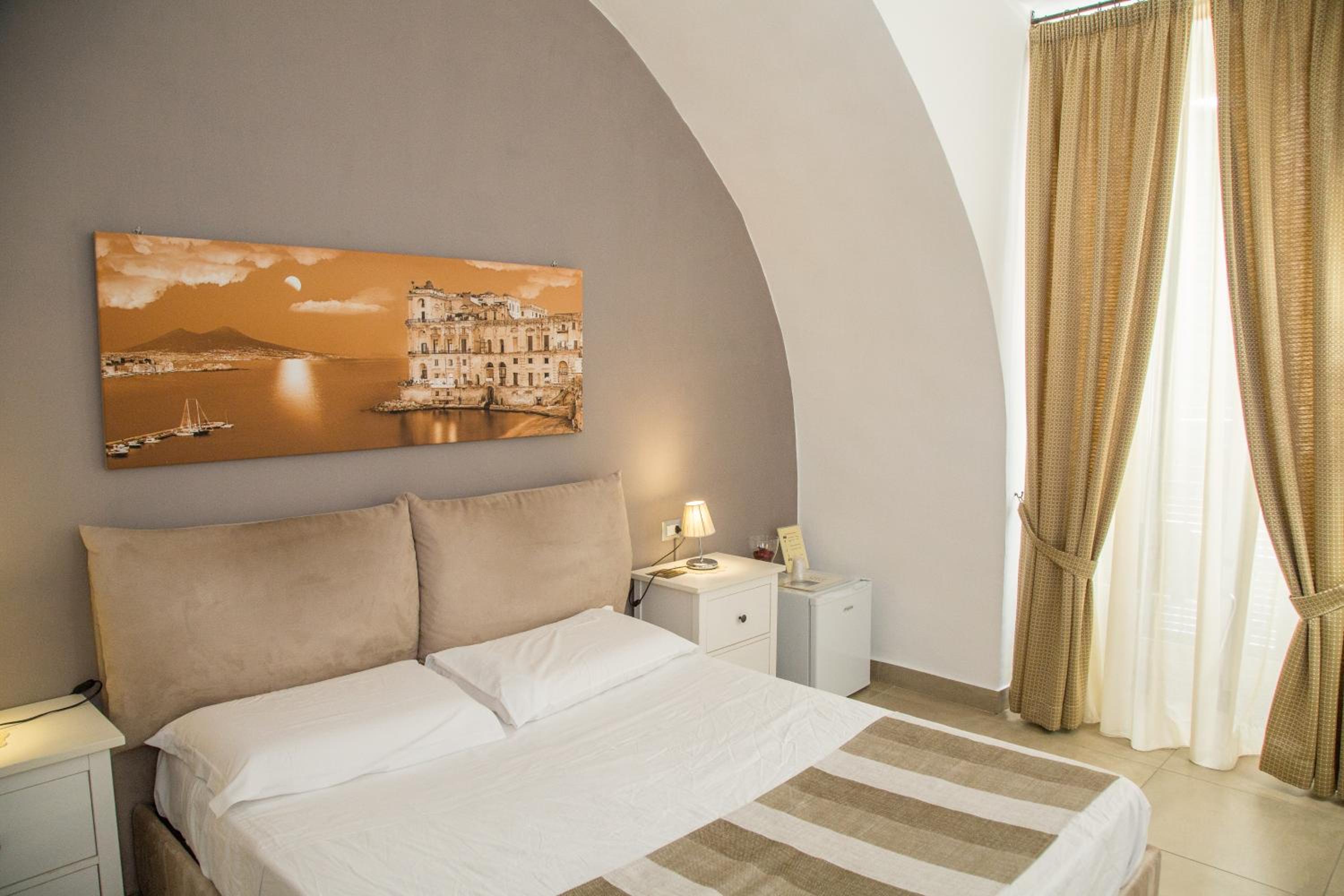 Chiaia Suites