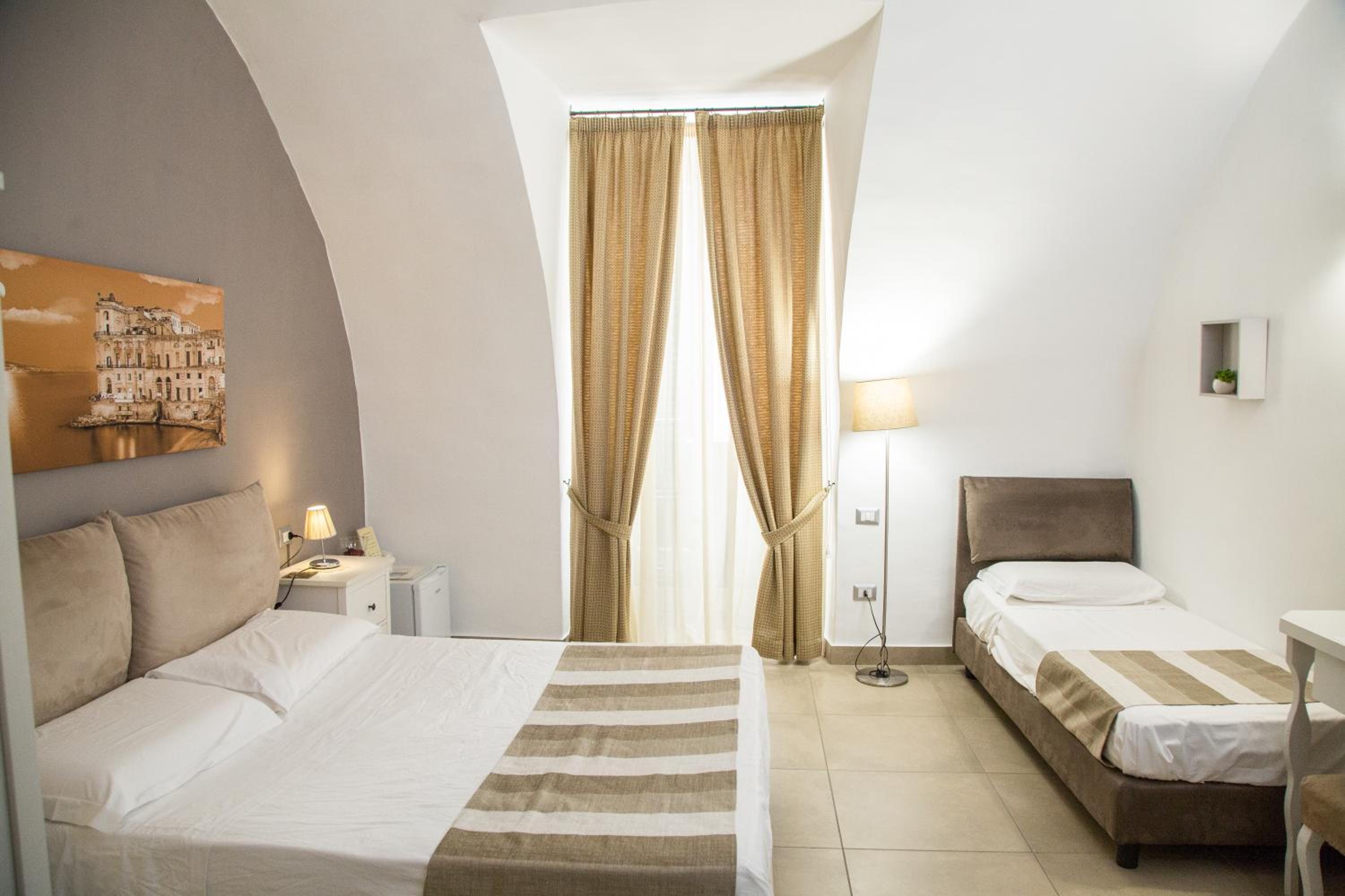 Chiaia Suites