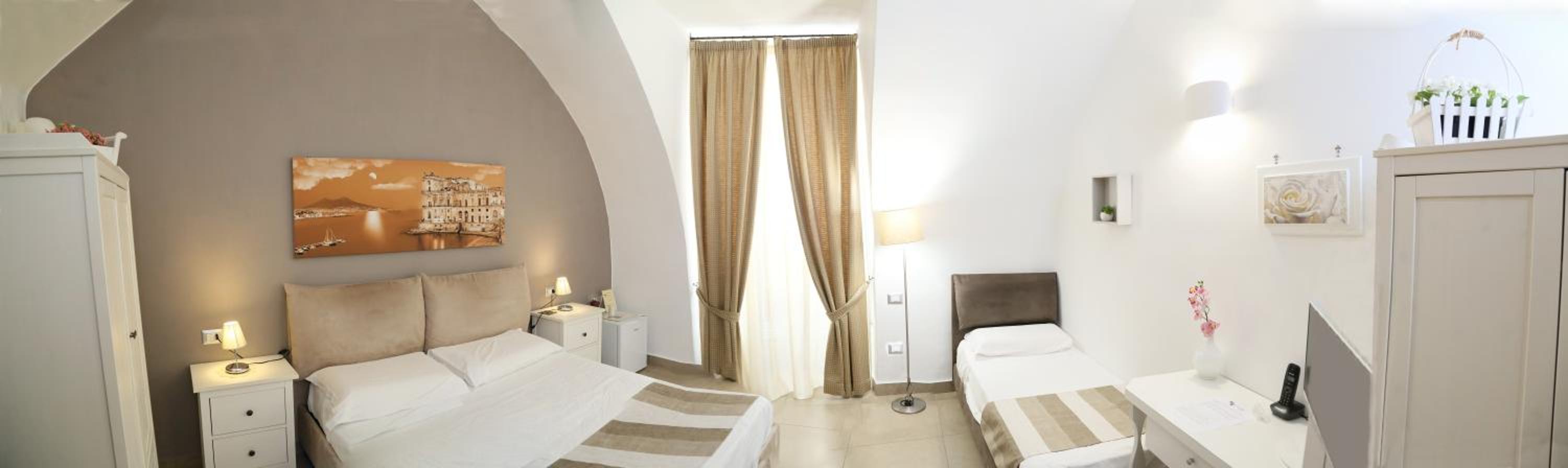Chiaia Suites