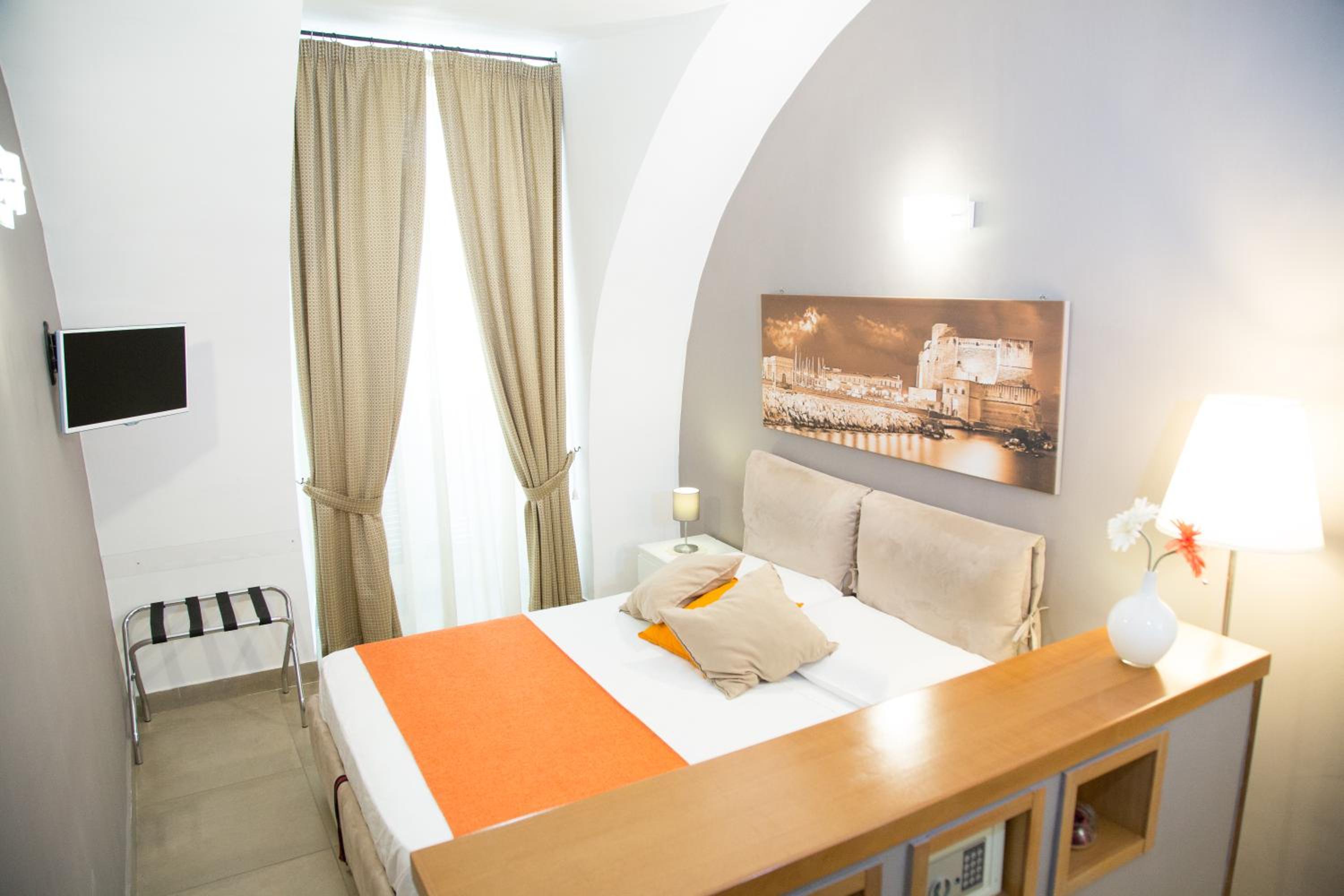Chiaia Suites