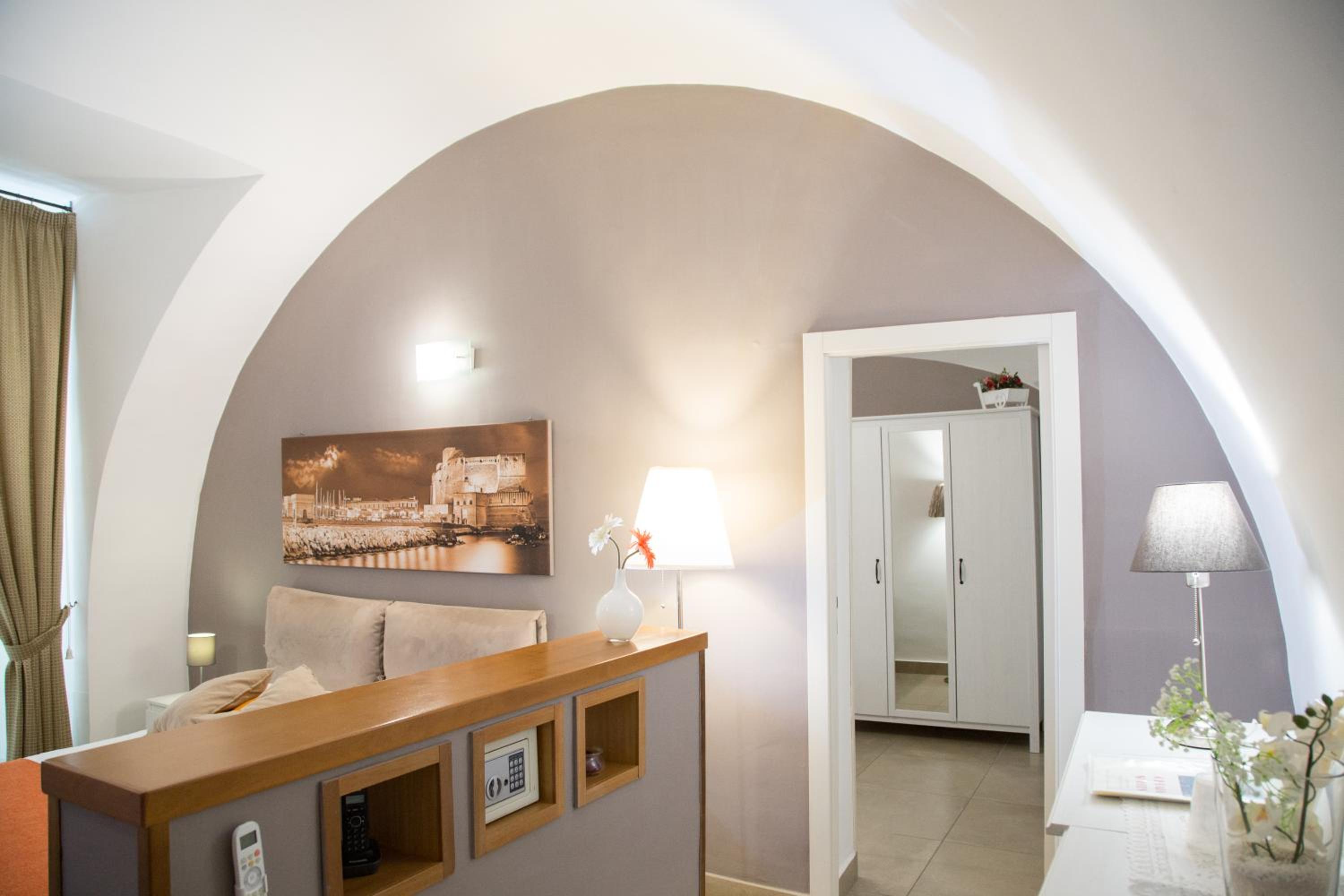 Chiaia Suites