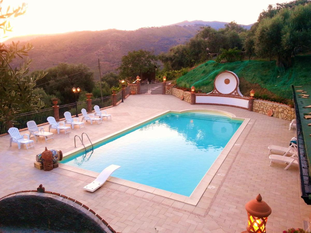 One bedroom appartement with sea view shared pool and enclosed garden at Reitano 5 km away from the beach