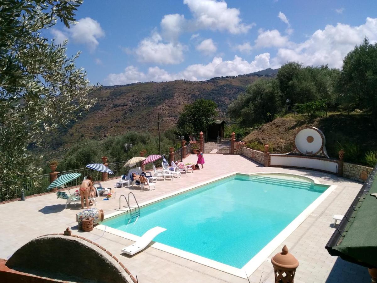 One bedroom appartement with sea view shared pool and enclosed garden at Reitano 5 km away from the beach