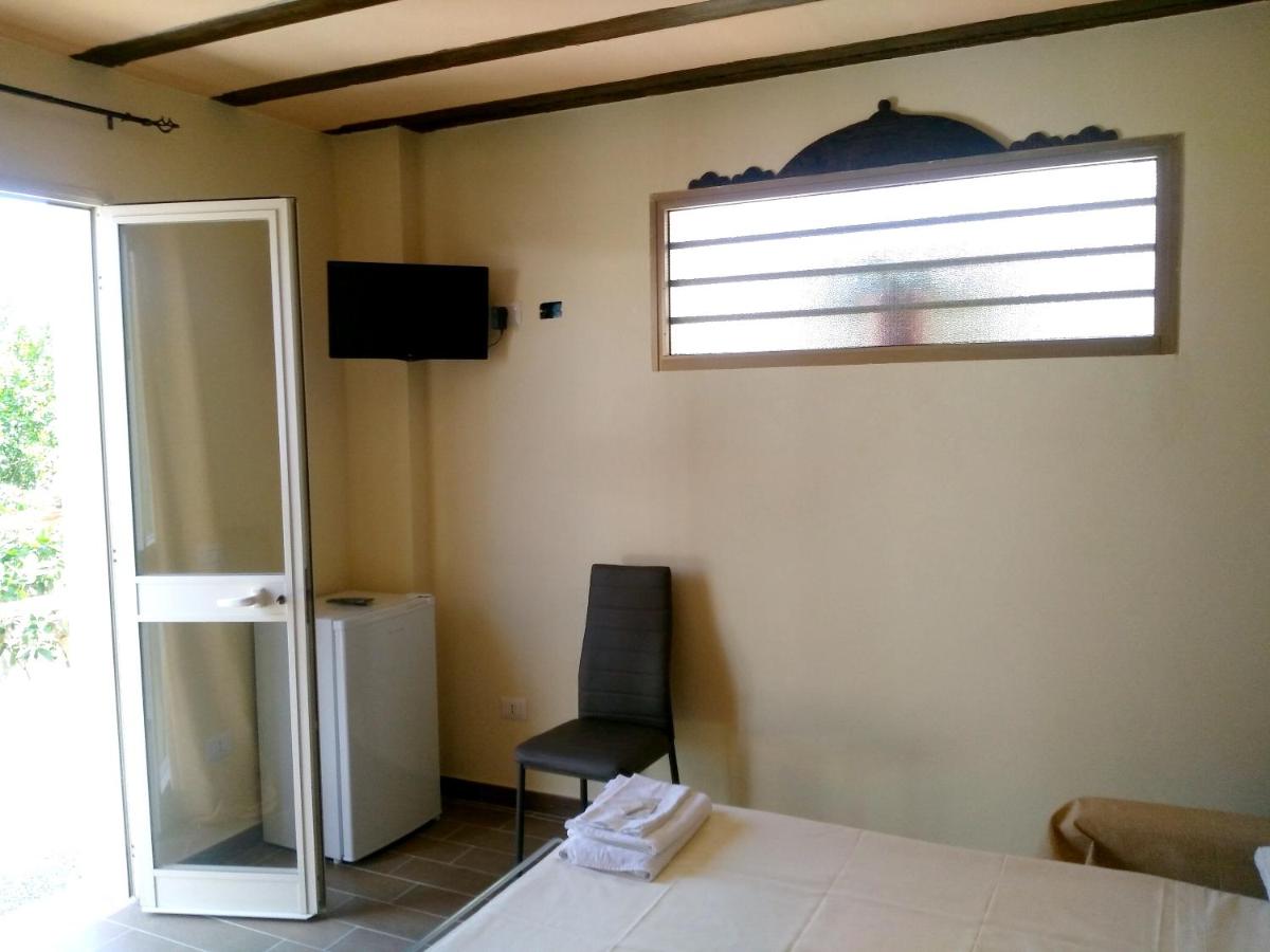 One bedroom appartement with sea view shared pool and enclosed garden at Reitano 5 km away from the beach
