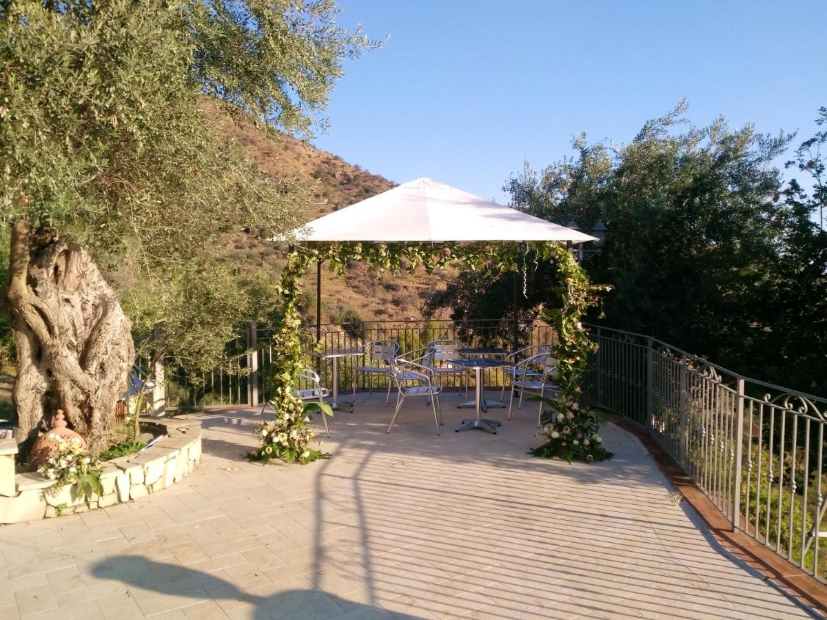 One bedroom appartement with sea view shared pool and enclosed garden at Reitano 5 km away from the beach