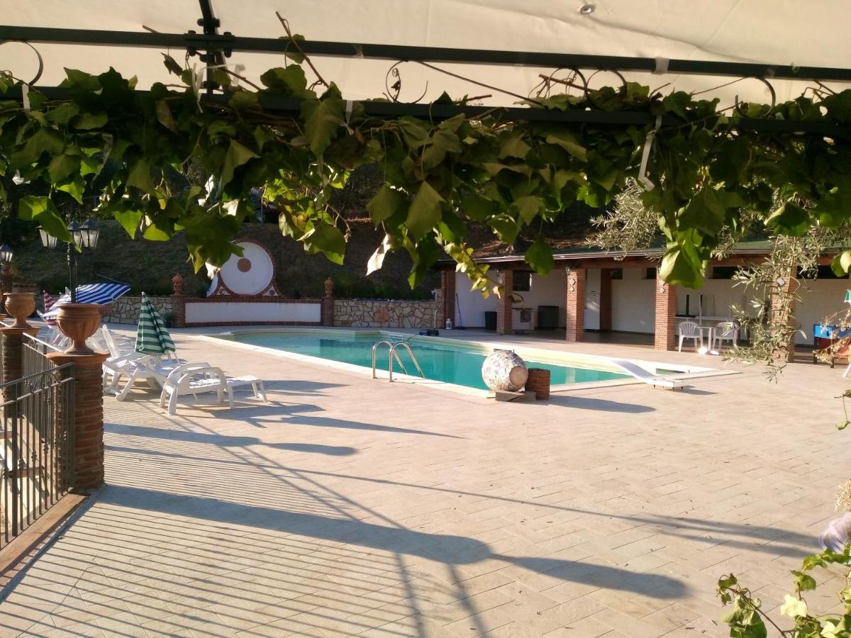 One bedroom appartement with sea view shared pool and enclosed garden at Reitano 5 km away from the beach