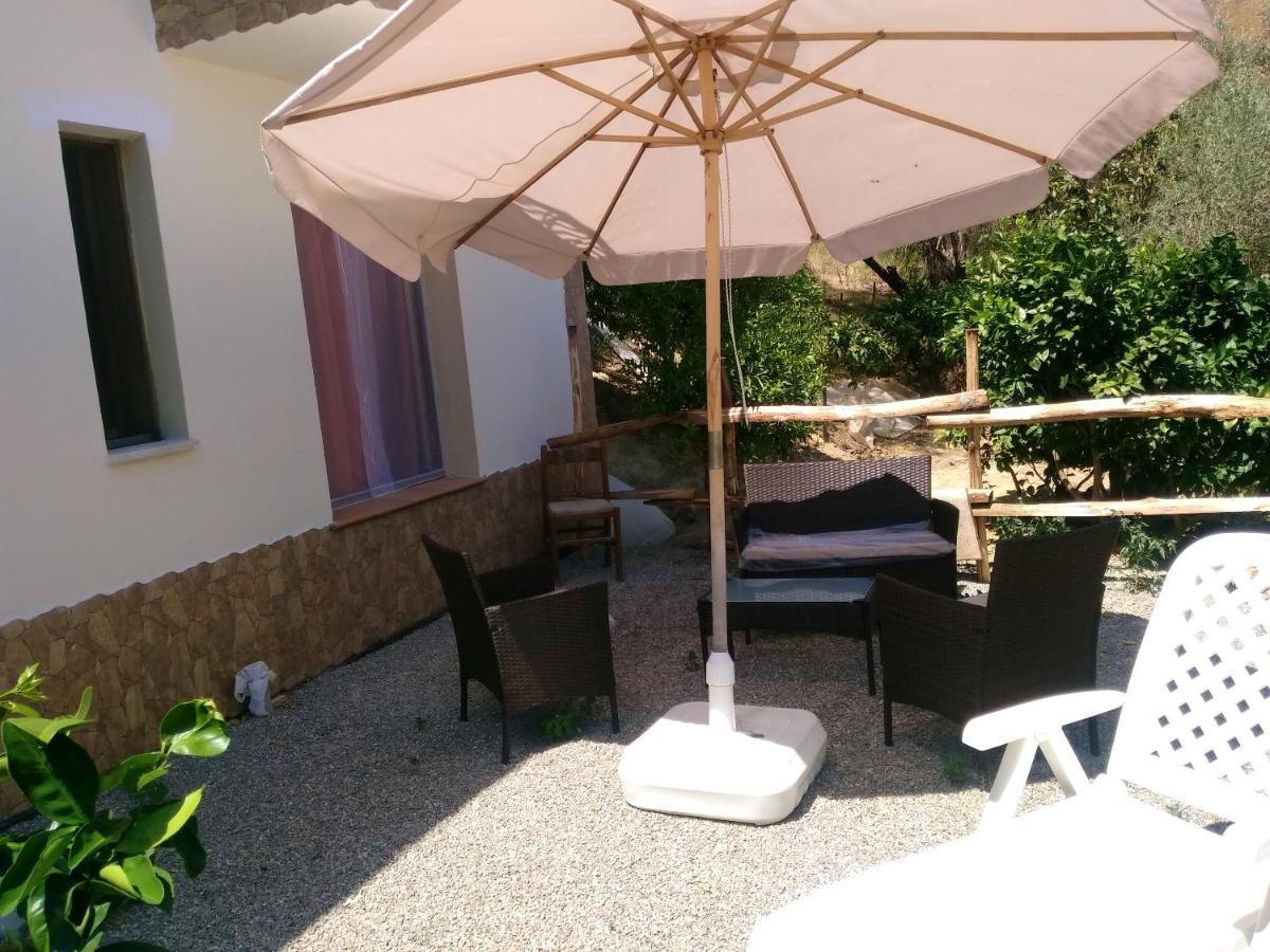 One bedroom appartement with sea view shared pool and enclosed garden at Reitano 5 km away from the beach