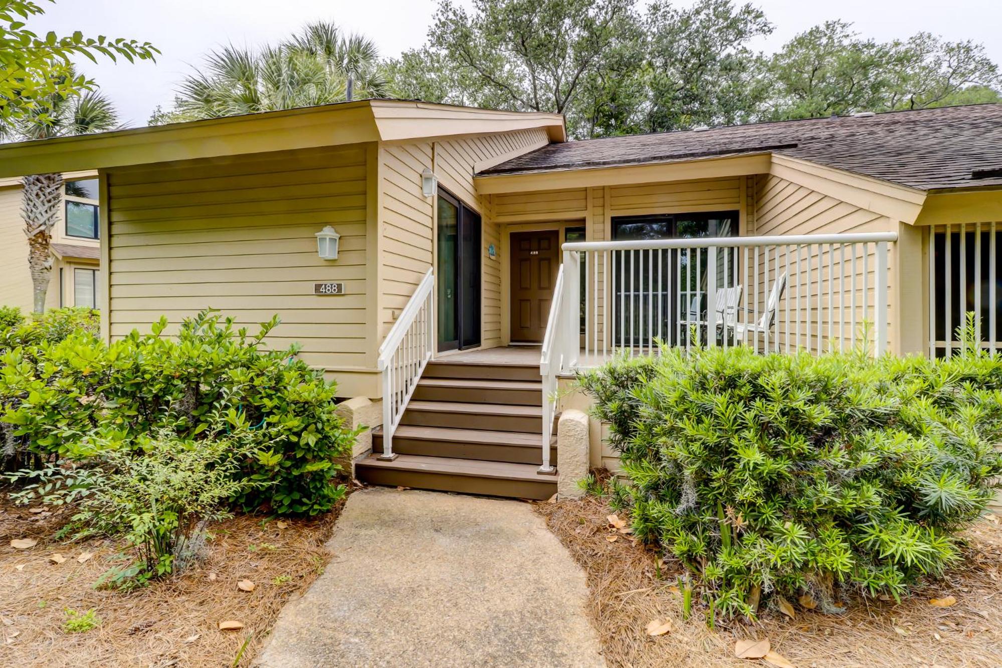 Near the Beach!! Great location and great views!! Bikes & Beach Gear included