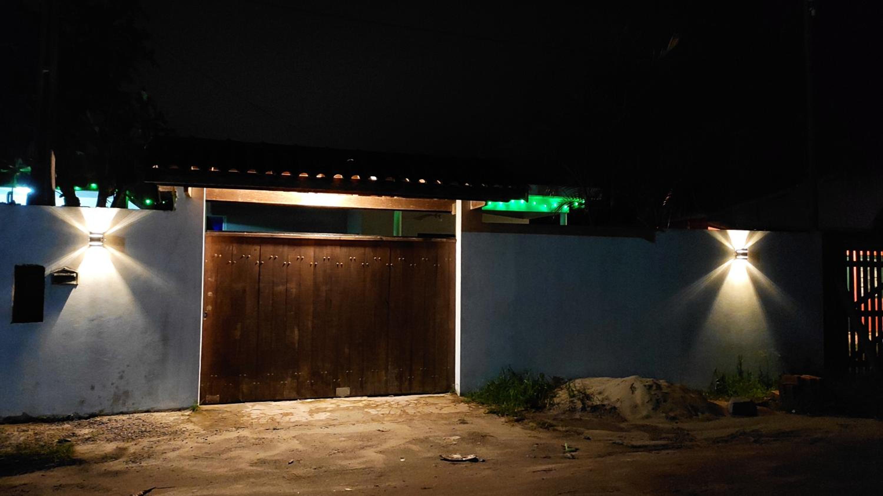 Quartos com ar-condicionado e piscina de 30 mil litros, a apenas 5 minutos da praia