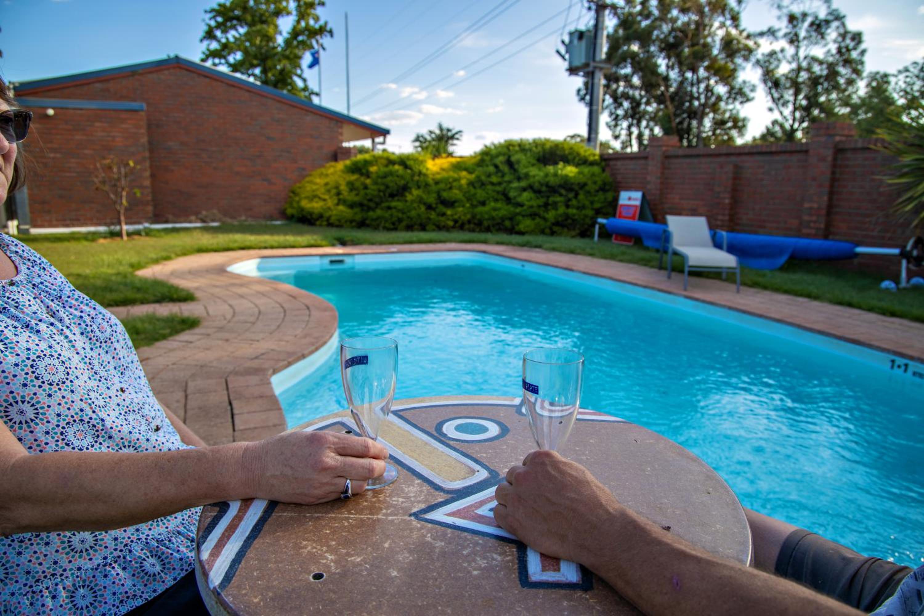 Golden Country Motel and Caravan Park