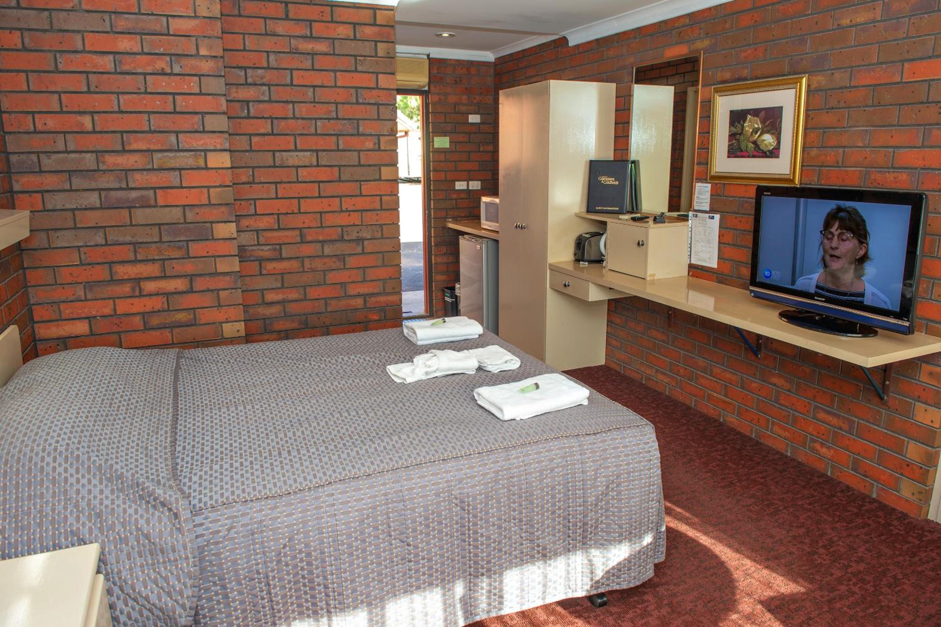 Golden Country Motel and Caravan Park