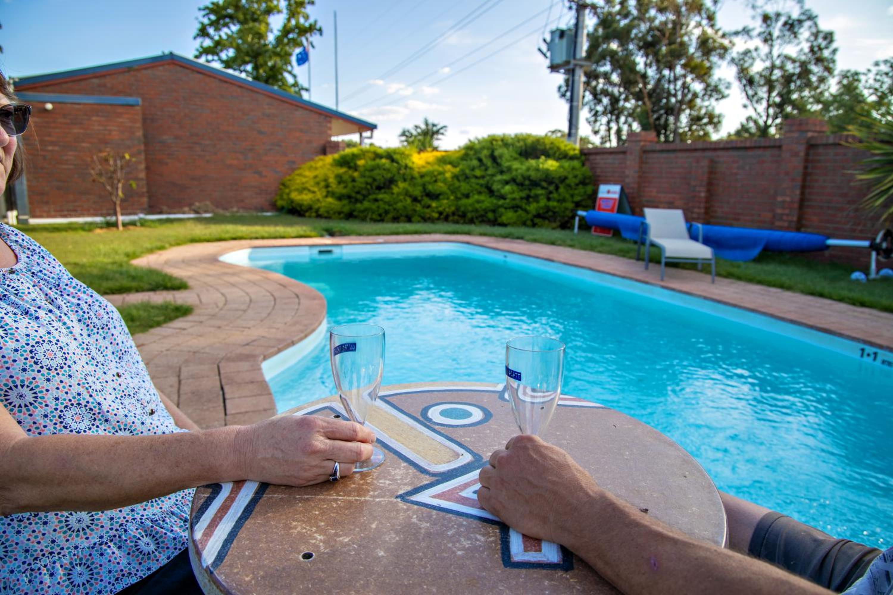 Golden Country Motel and Caravan Park