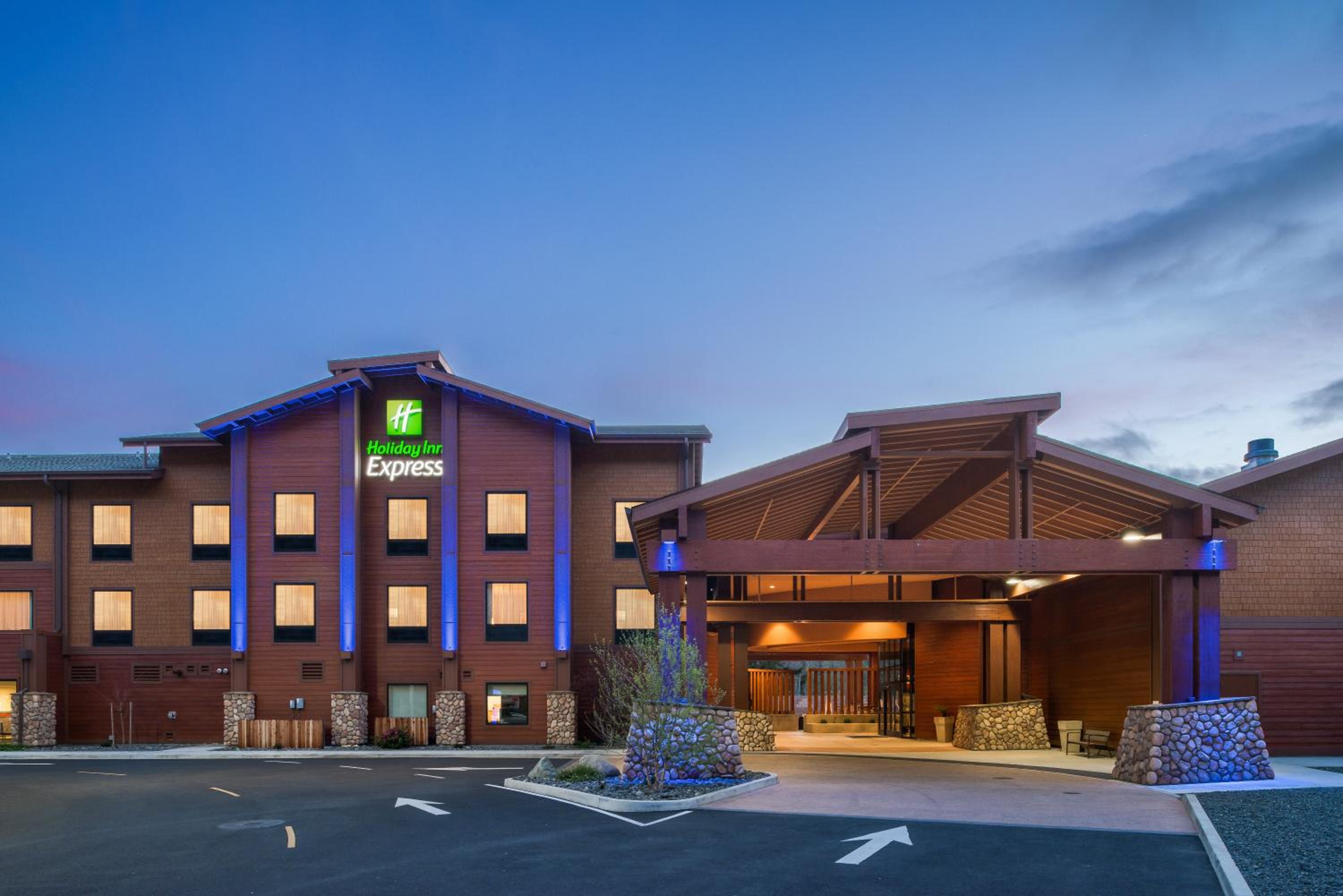 Crescent City Vacations - Holiday Inn Express Redwood National Park, an IHG Hotel - Property Image 1