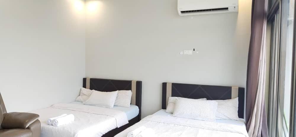PALAZIO CONDO (MOUNT AUSTIN)