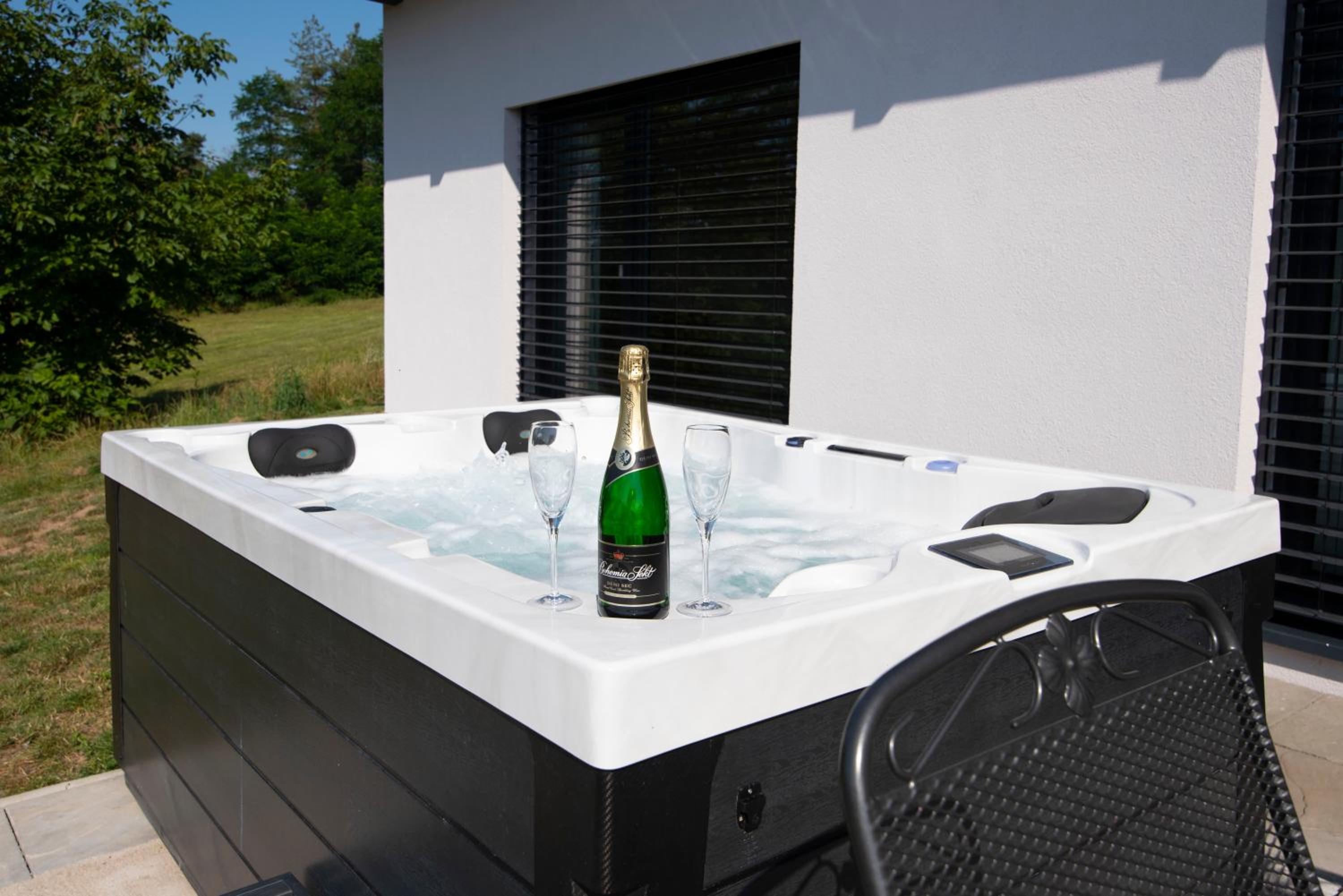 Wellness bungalov - vodní nádrž Slapy - 40km od Prahy