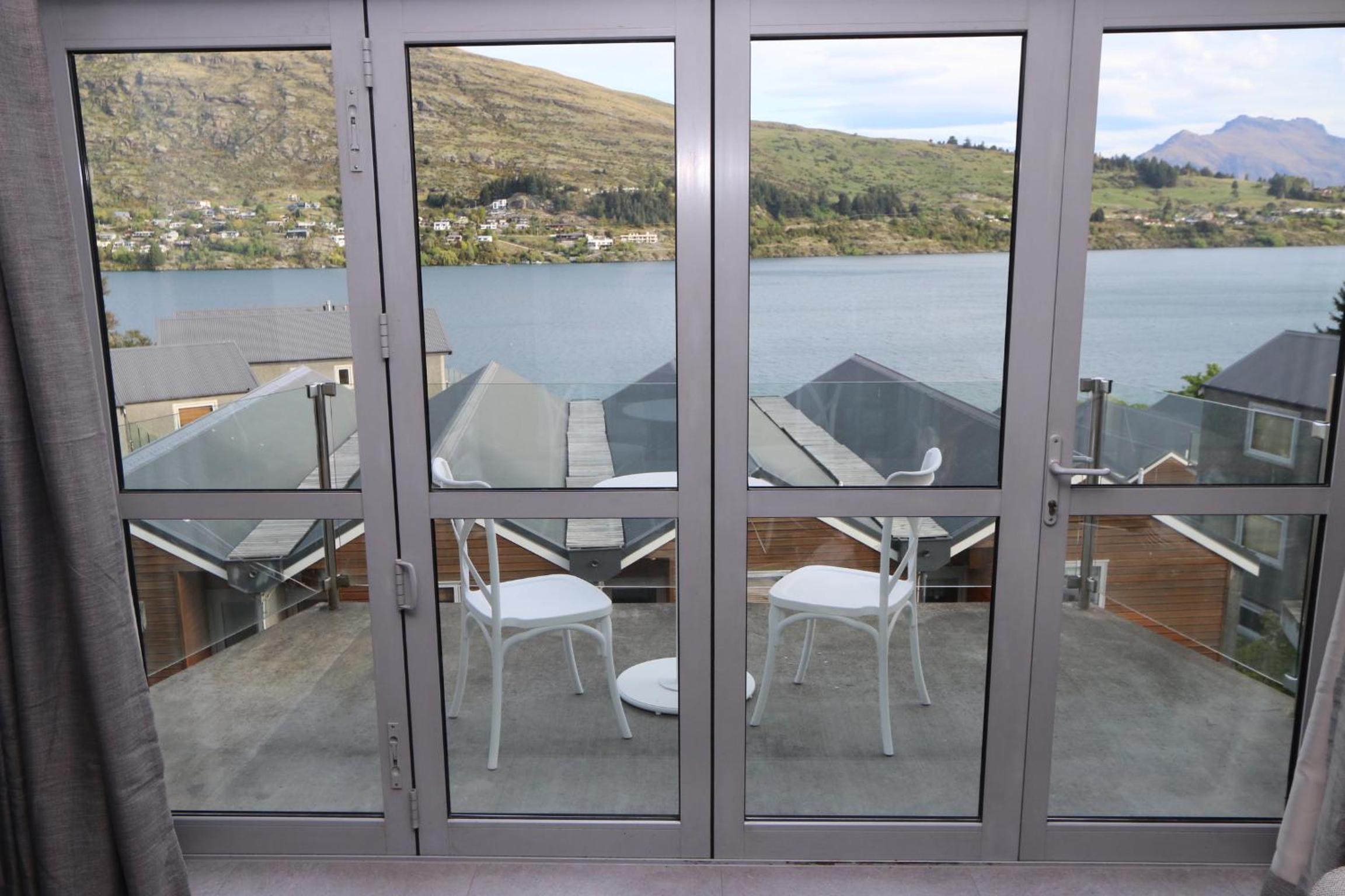 Alpine Village Lakeside Apartment