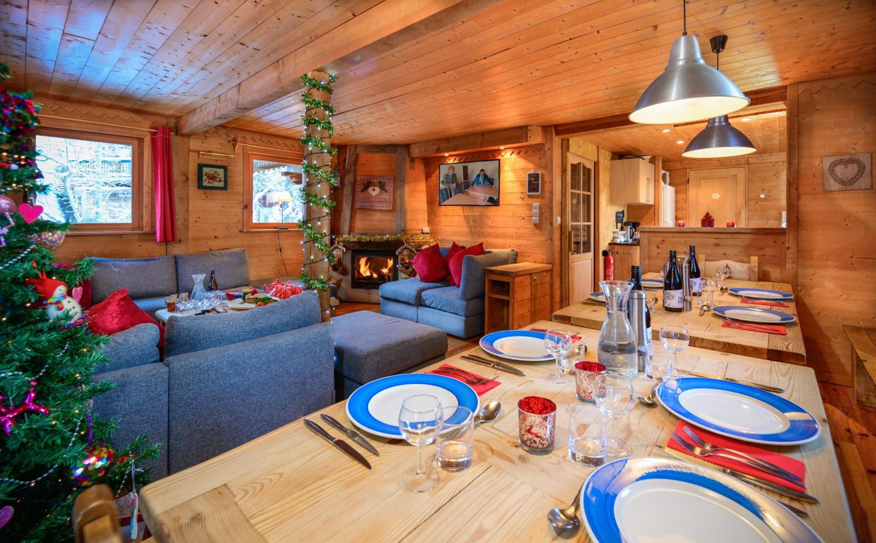 Chalet Côté Cœur, La Tania, with Outdoor Hot Tub and 7 Ensuite Rooms view 5