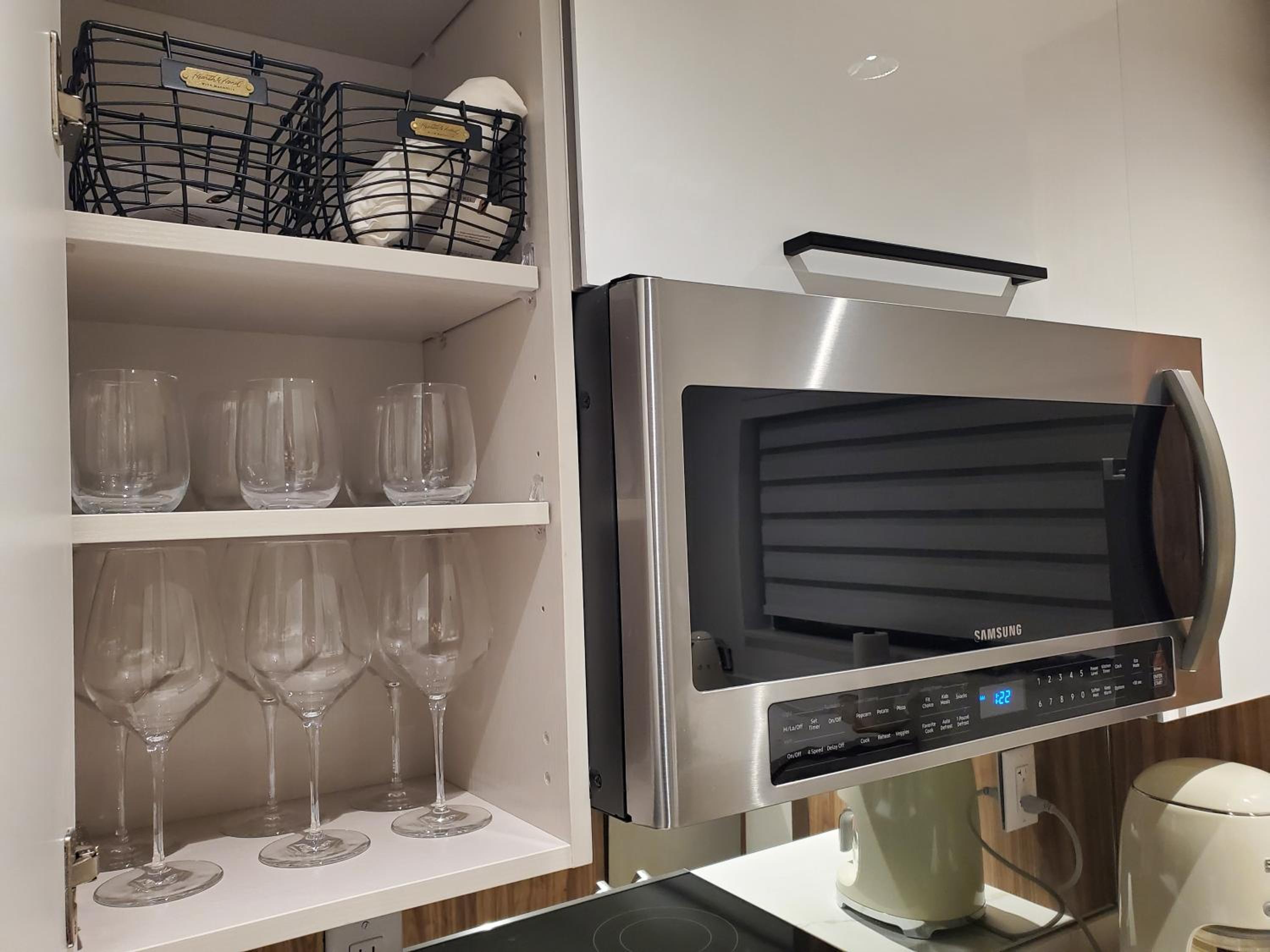 Design District by Midtown, Wynwood, Brickell, 10 min to the Beach, FREE PARKING